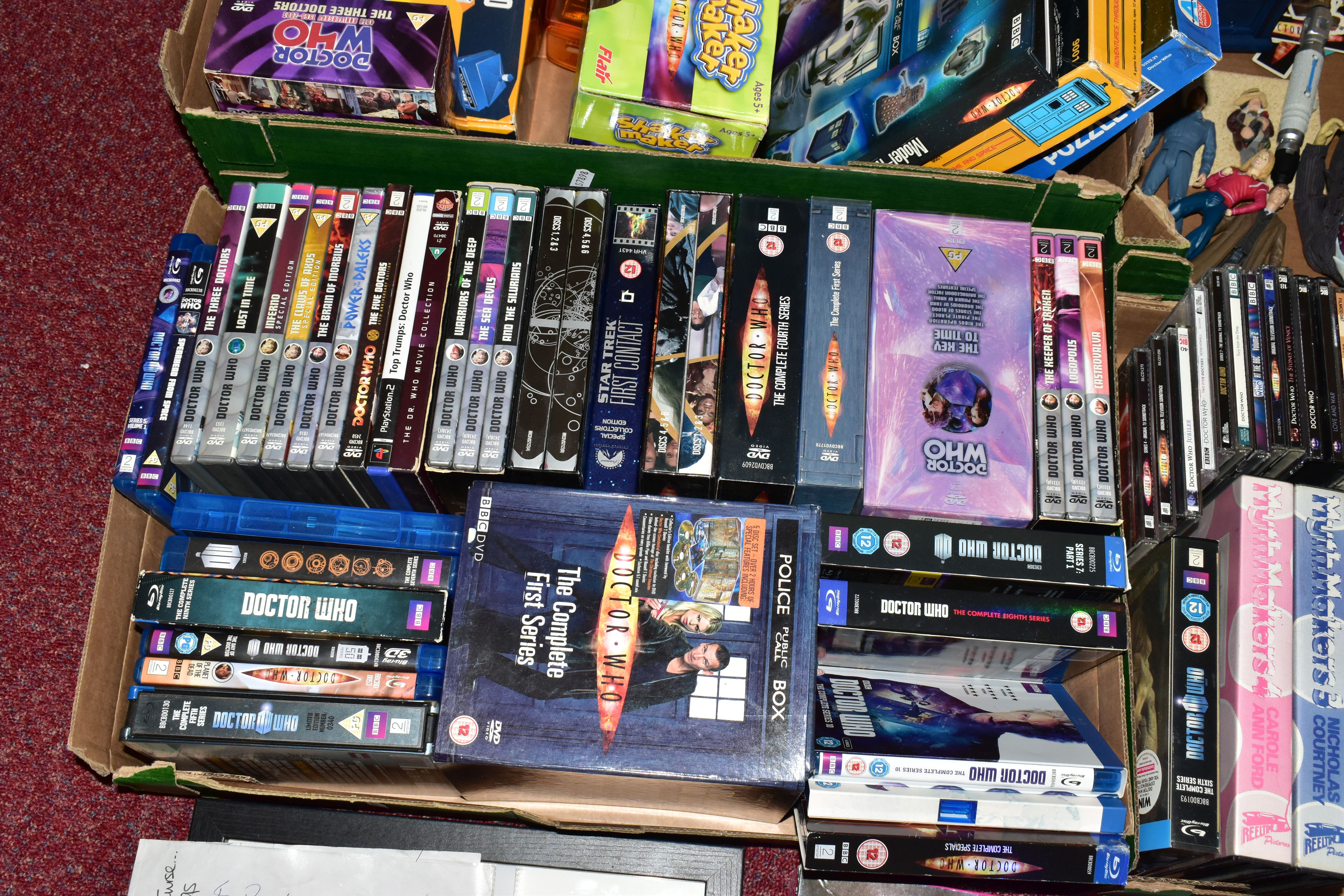 A COLLECTION OF ASSORTED DOCTOR WHO MEMORABILIA, GAMES, VIDEOS AND DVD'S ETC., to include assorted - Image 4 of 6