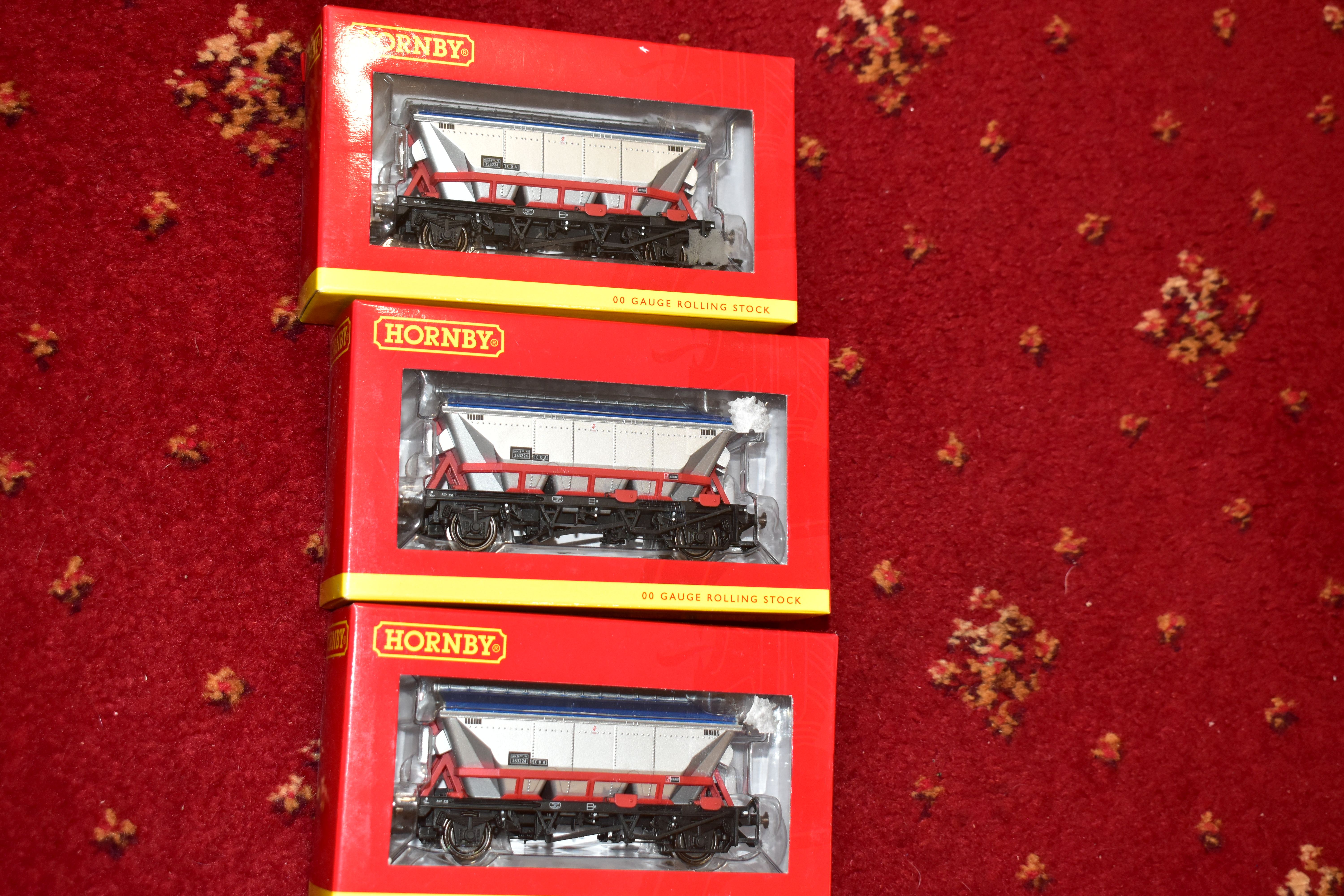 A QUANTITY OF BOXED HORNBY RAILWAYS OO GAUGE ROLLING STOCK AND LINESIDE ACCESSORIES, to include Rail - Image 21 of 23