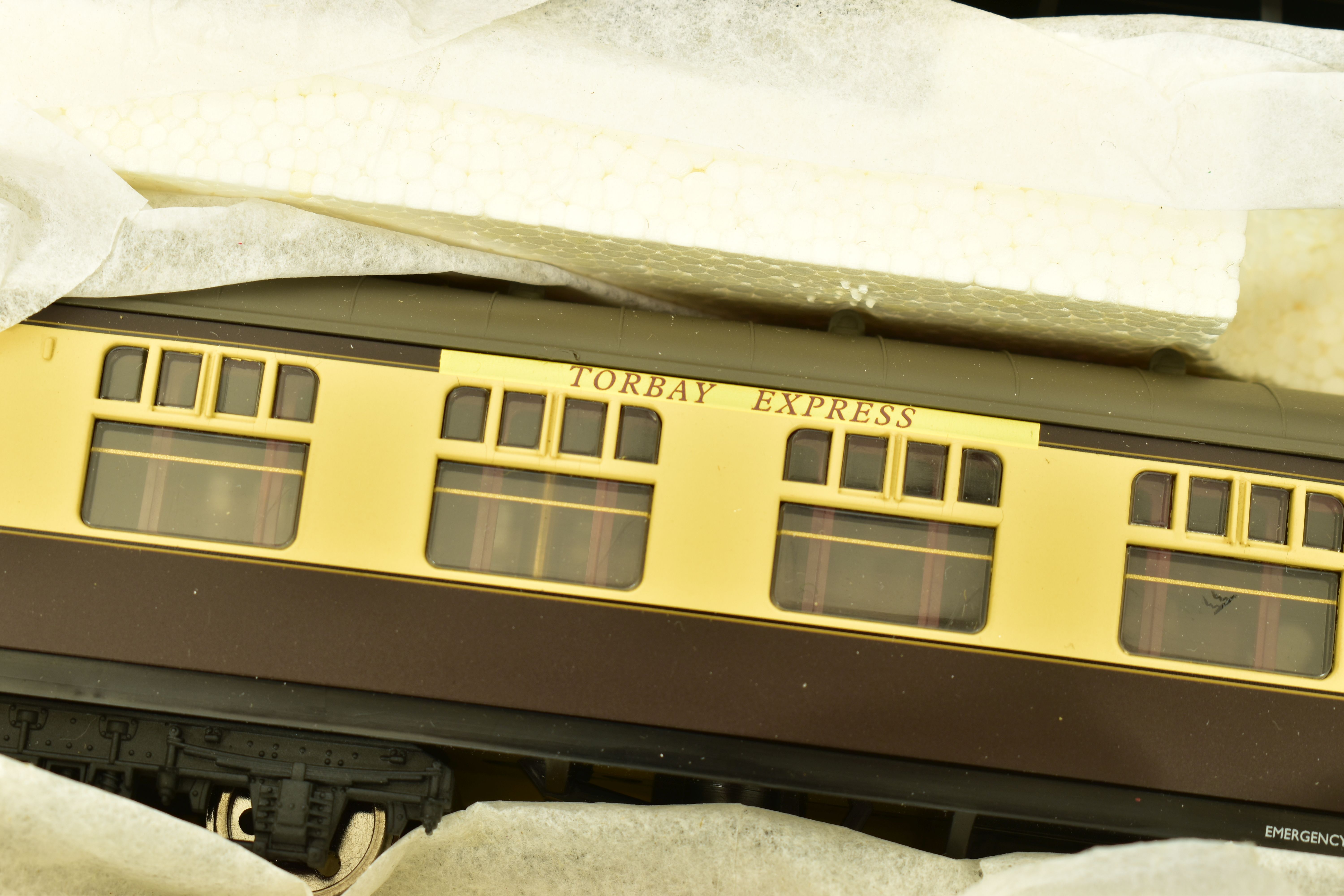 A PART BOXED HORNBY RAILWAYS OO GAUGE TORBAY EXPRESS TRAIN PACK, comprising King class locomotive ' - Image 3 of 13