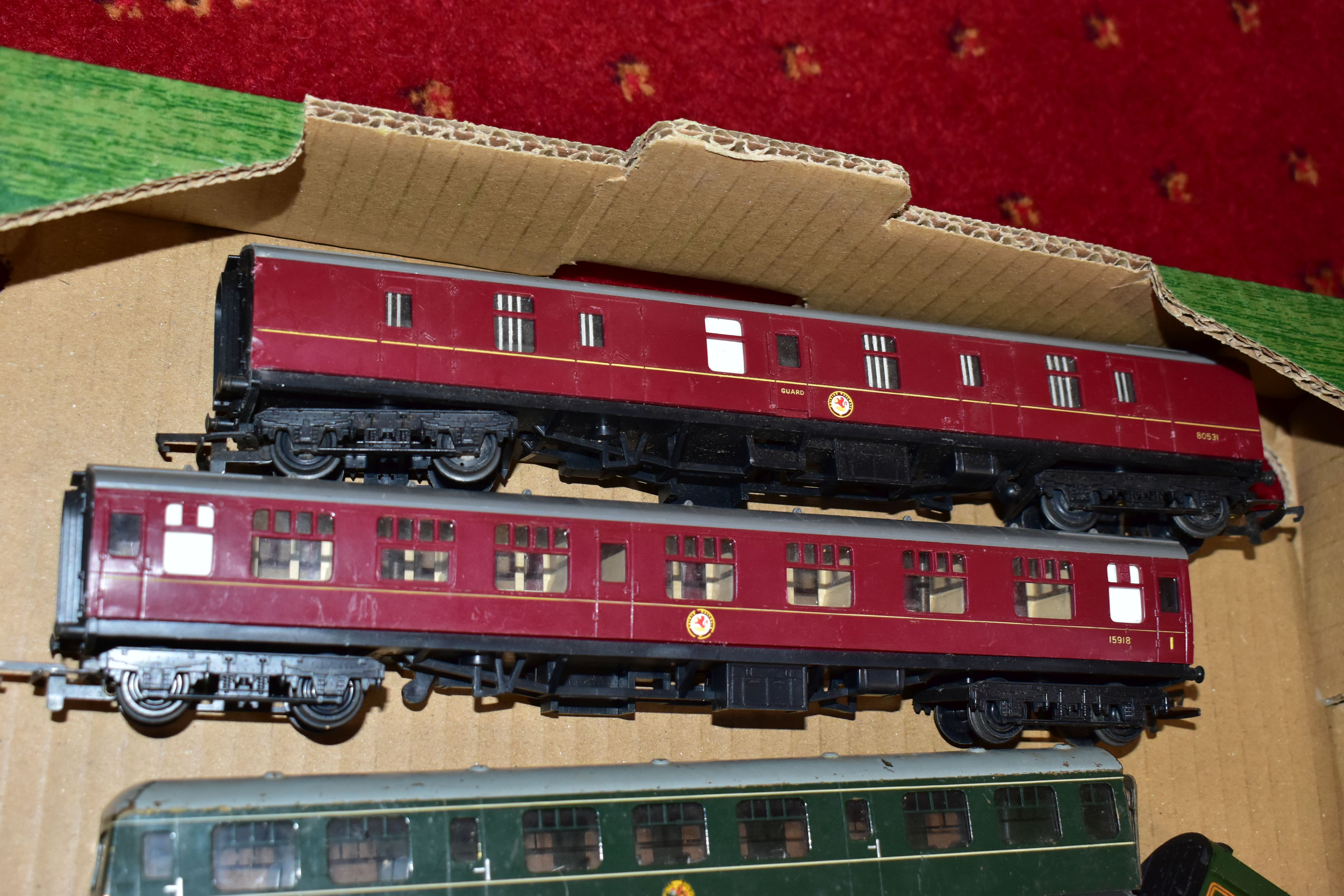 AN UNBOXED ANBRICO OO GAUGE HAND BUILT CRAVENS CLASS 105 THREE CAR D.M.U., unnumbered in B.R. - Image 5 of 15