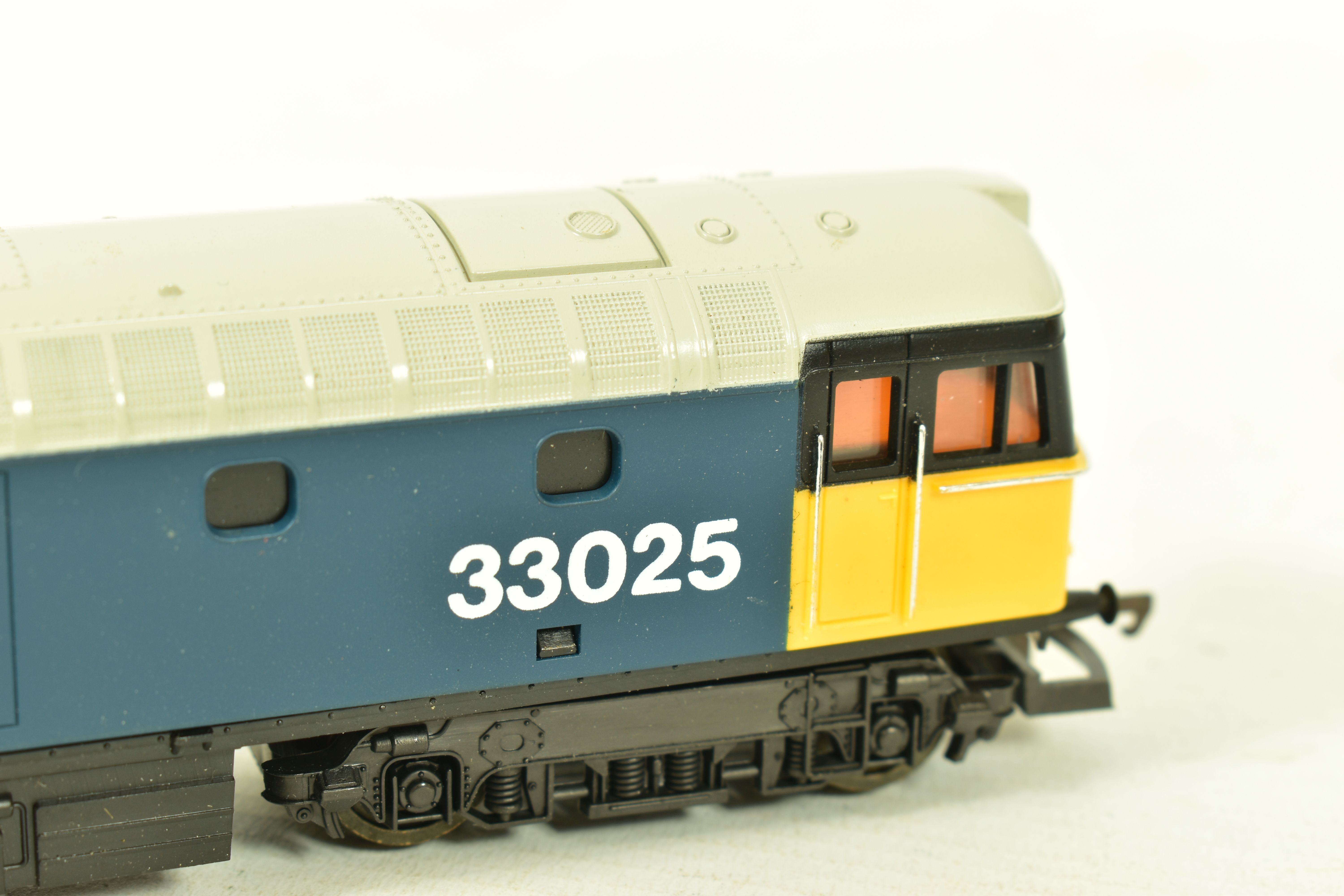 FOUR BOXED LIMA OO GAUGE LOCOMOTIVES, class 33 No.33 025 (L205115), class 37 'Loch Rannoch' No.37 - Image 11 of 11