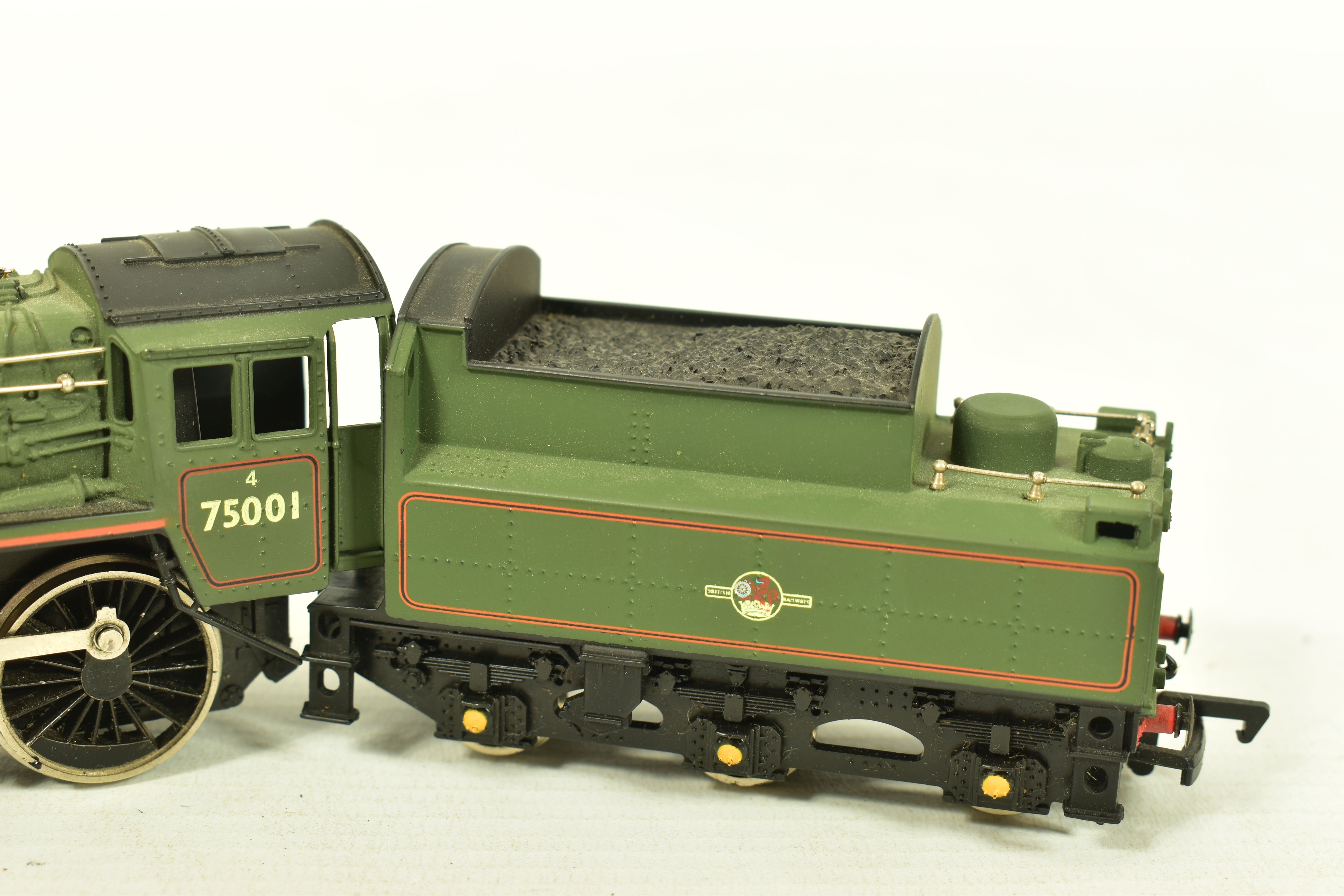 FIVE BOXED MAINLINE OO GAUGE STANDARD CLASS 4 LOCOMOTIVES, 2 x No.75001, B.R. lined green livery (37 - Image 7 of 11