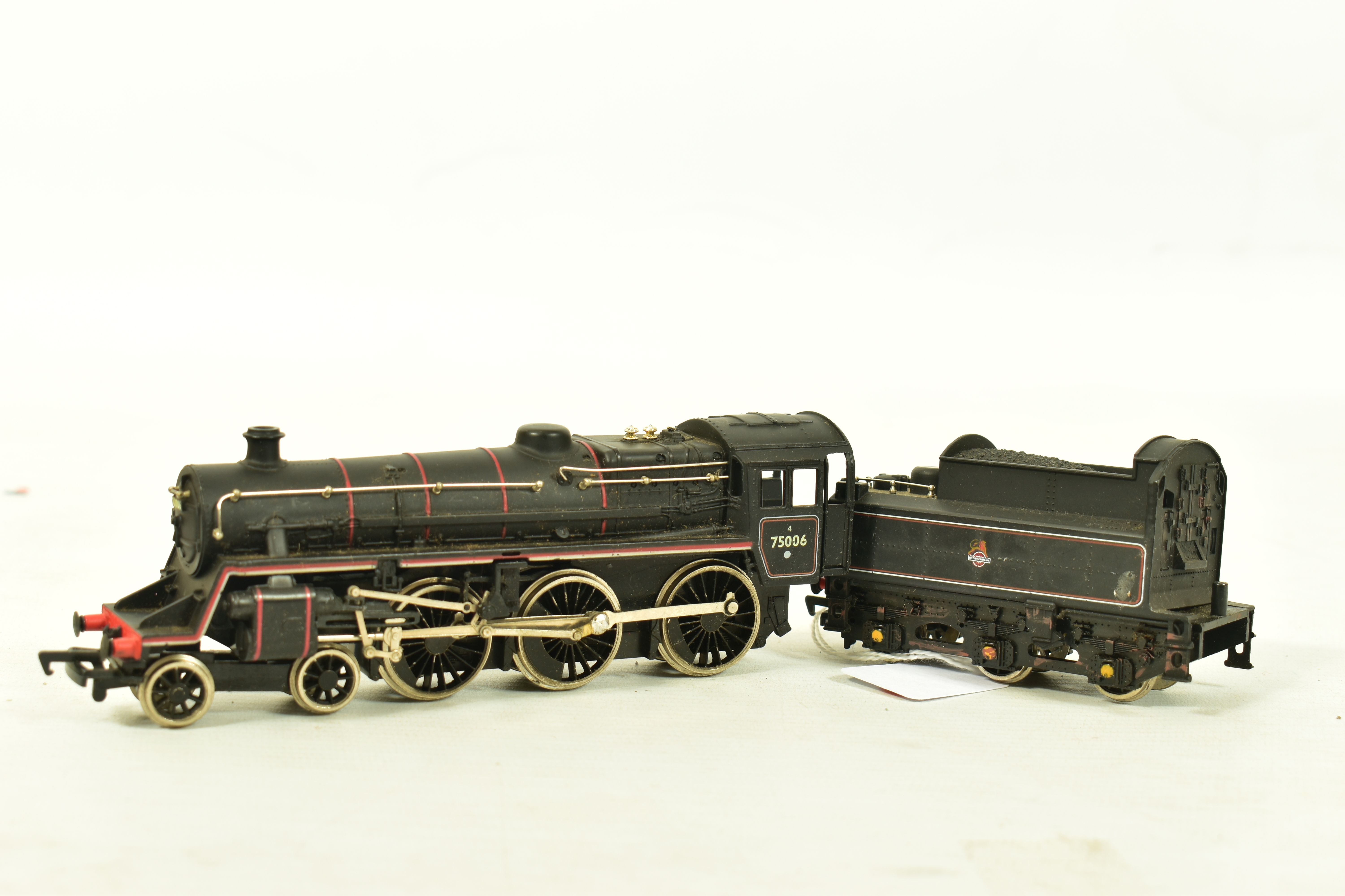 FIVE BOXED MAINLINE OO GAUGE STANDARD CLASS 4 LOCOMOTIVES, 2 x No.75001, B.R. lined green livery (37 - Image 10 of 11