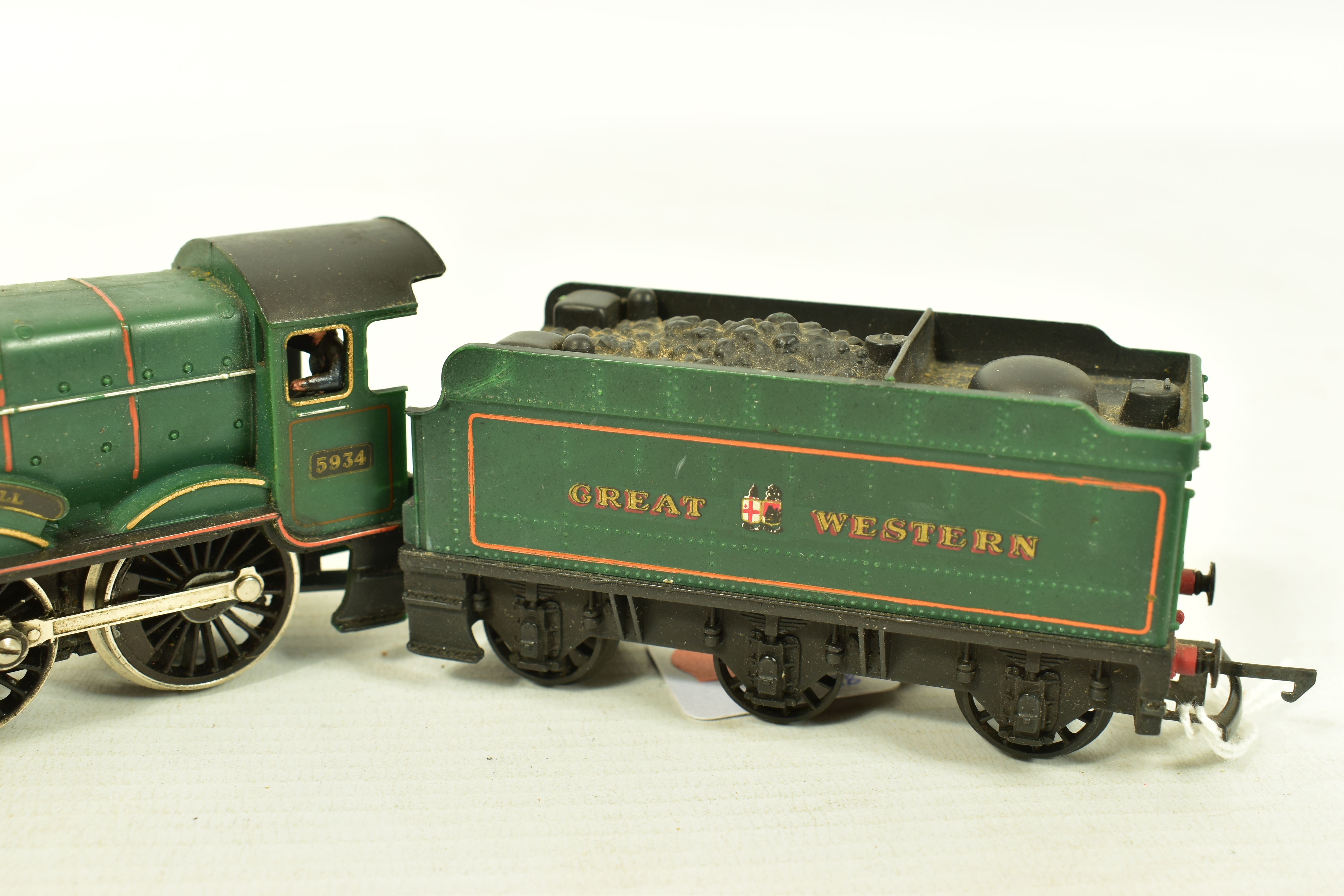 FOUR BOXED HORNBY RAILWAYS OO GAUGE HALL CLASS LOCOMOTIVES, 'Kneller Hall' No.5934, G.W.R. green - Image 7 of 13