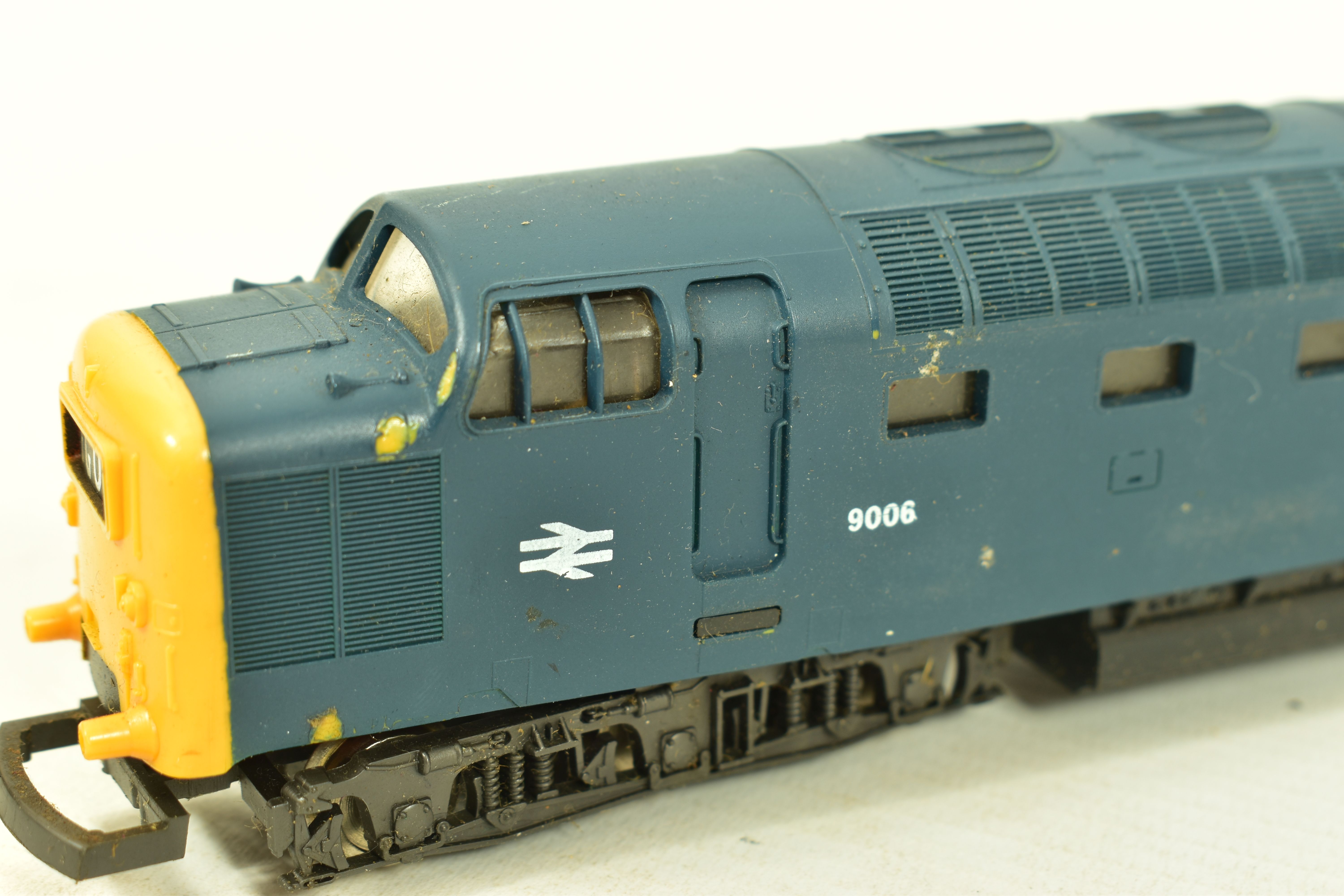 FOUR BOXED LIMA OO GAUGE CLASS 55 DELTIC LOCOMOTIVES, 2 x 'Meld' No.D9003, B.R. two tone green - Image 14 of 15