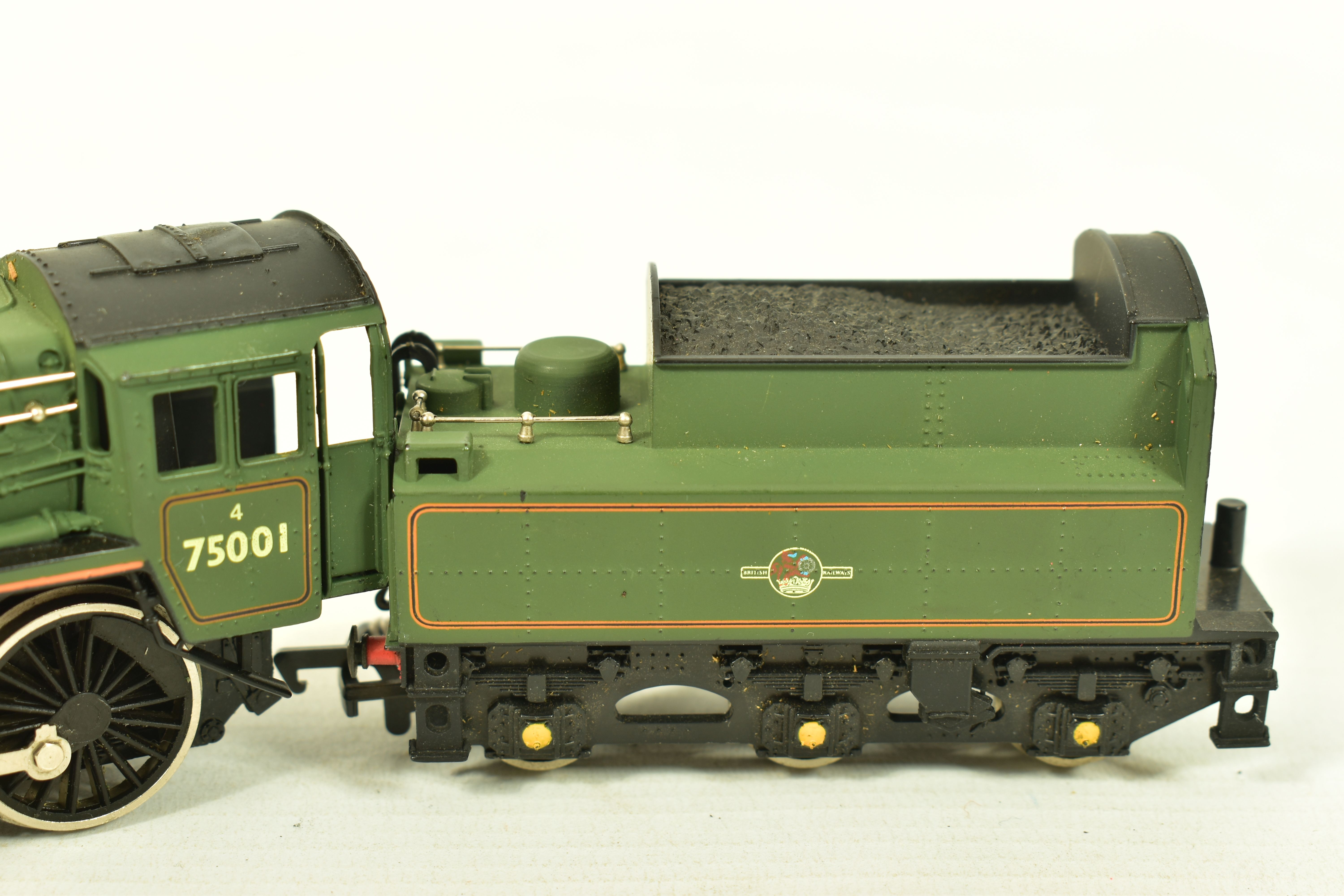 FIVE BOXED MAINLINE OO GAUGE STANDARD CLASS 4 LOCOMOTIVES, 2 x No.75001, B.R. lined green livery (37 - Image 9 of 11