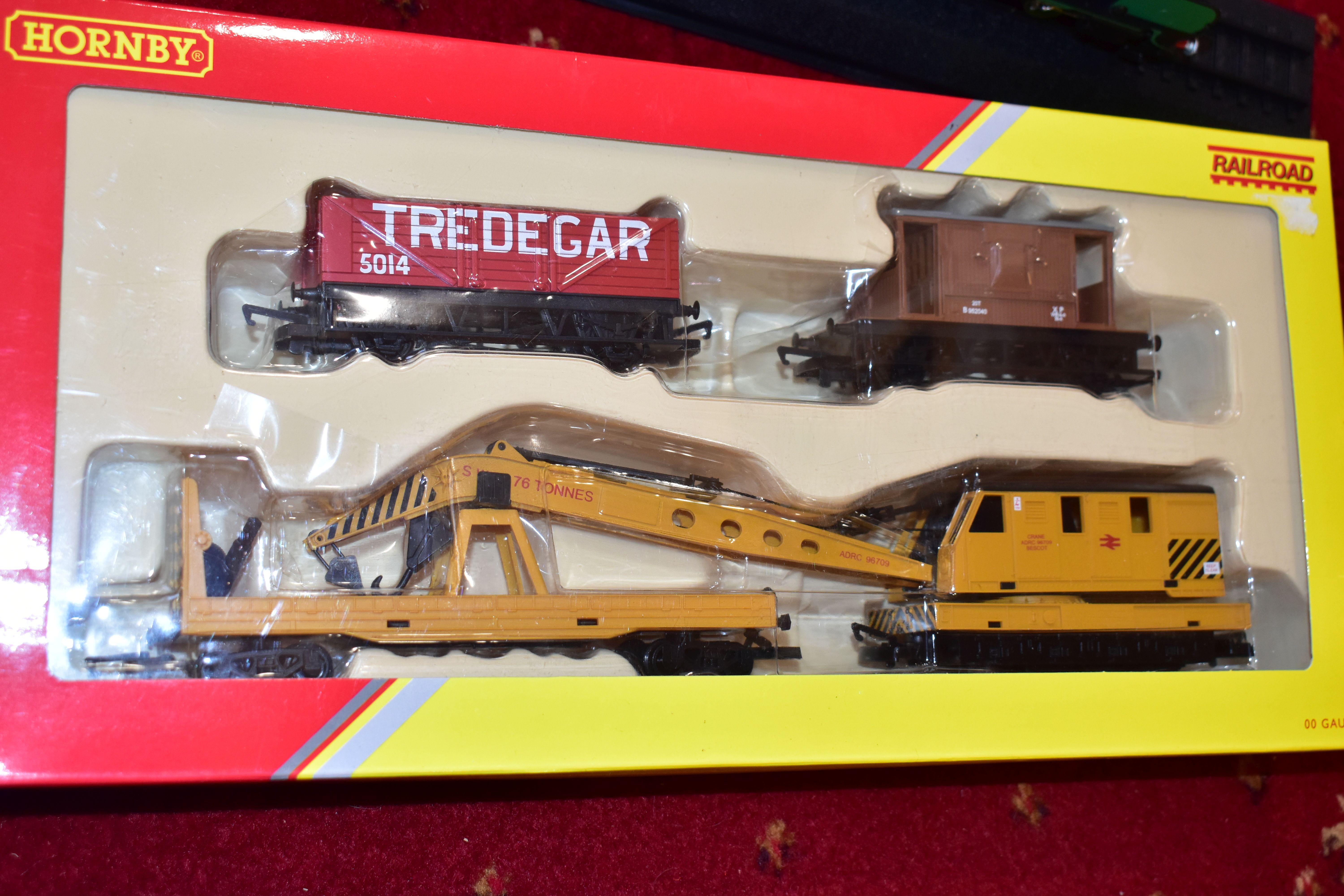 A QUANTITY OF BOXED HORNBY RAILWAYS OO GAUGE ROLLING STOCK AND LINESIDE ACCESSORIES, to include Rail - Image 7 of 23