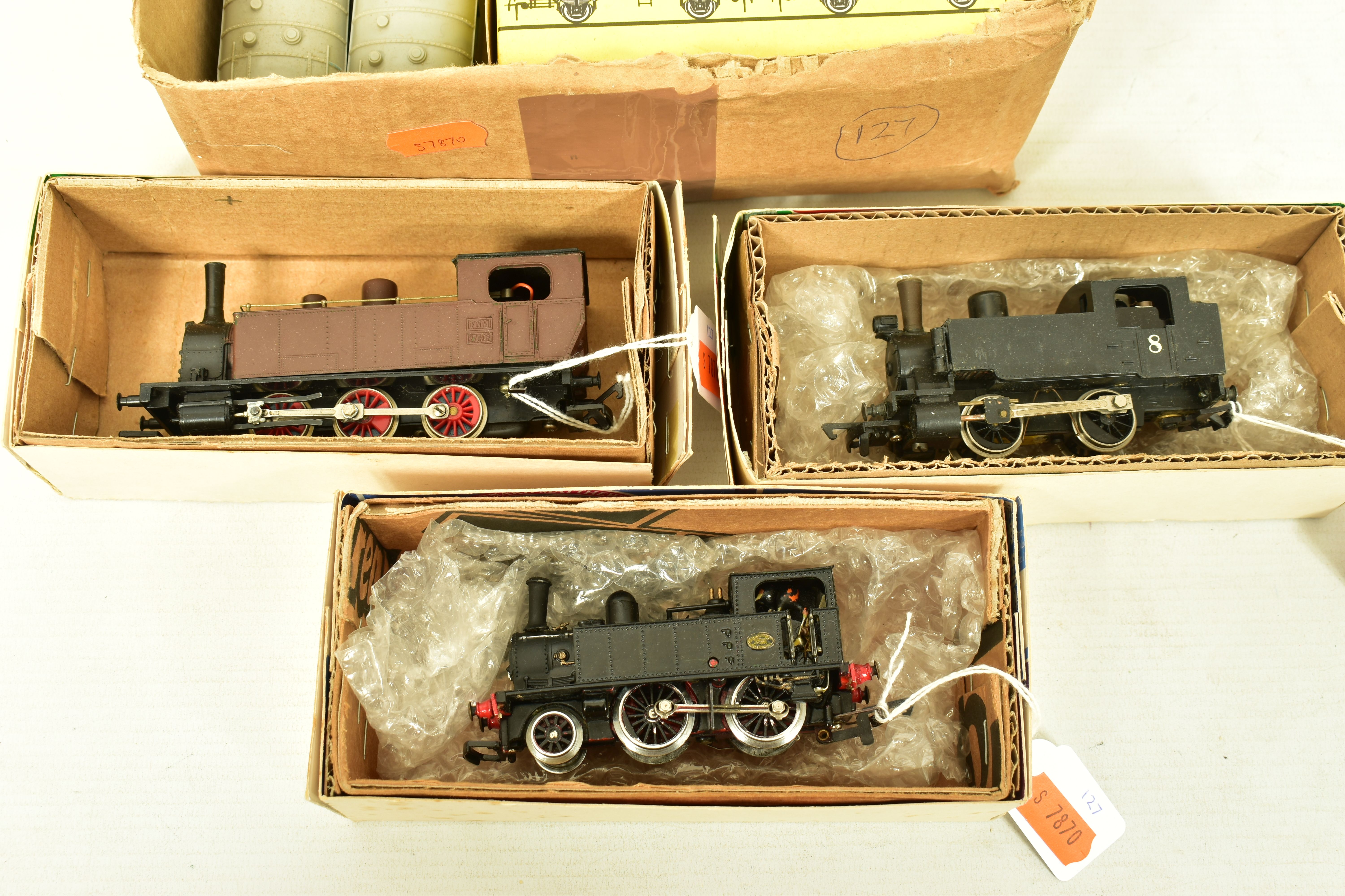 FOUR BOXED HO GAUGE TANK LOCOMOTIVES, assorted continental outline examples by Rivarossi, - Image 2 of 5