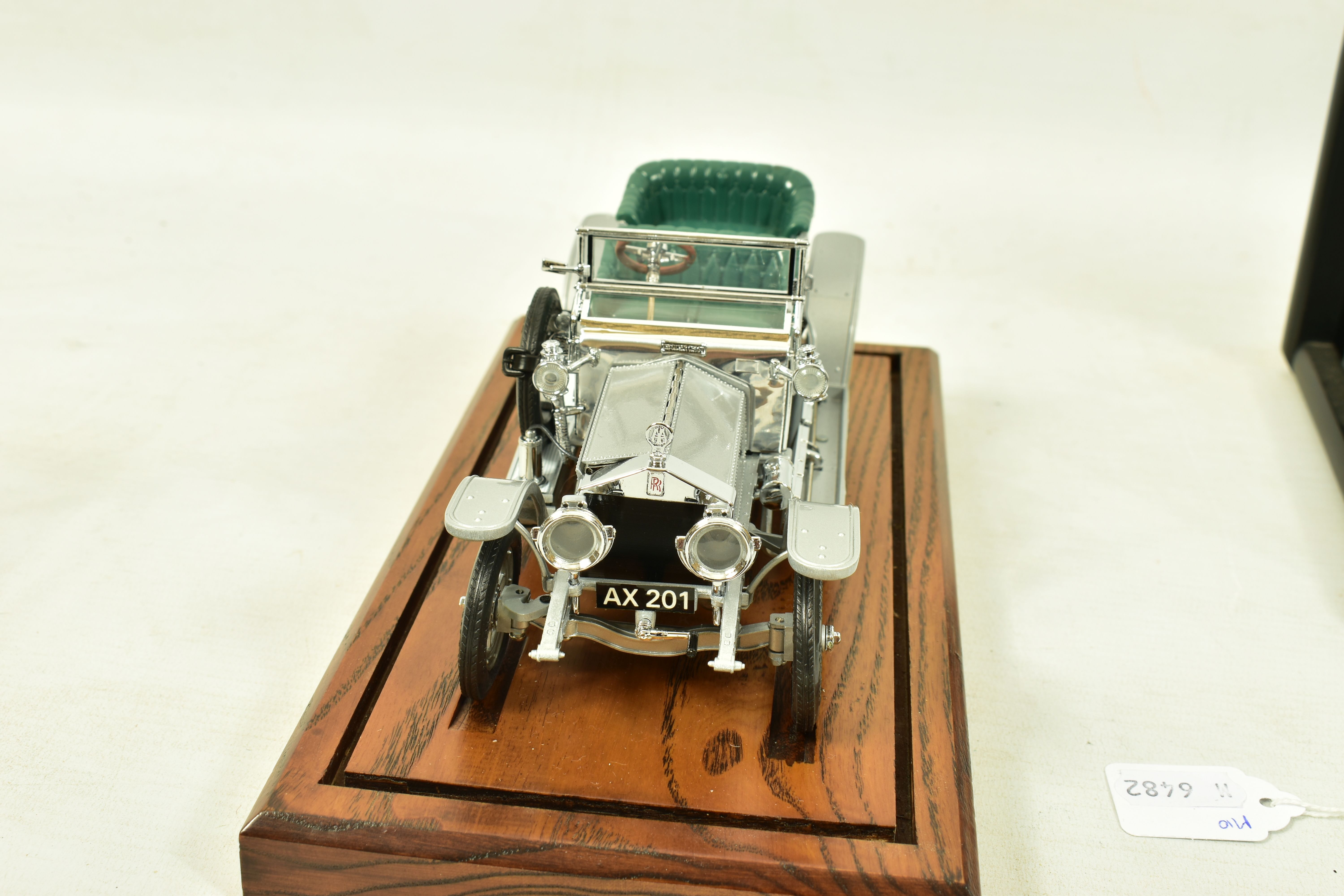 THREE UNBOXED FRANKLIN MINT DIECAST MODELS, 1/24 scale, 1907 Rolls-Royce Silver Ghost, with swing - Image 7 of 11