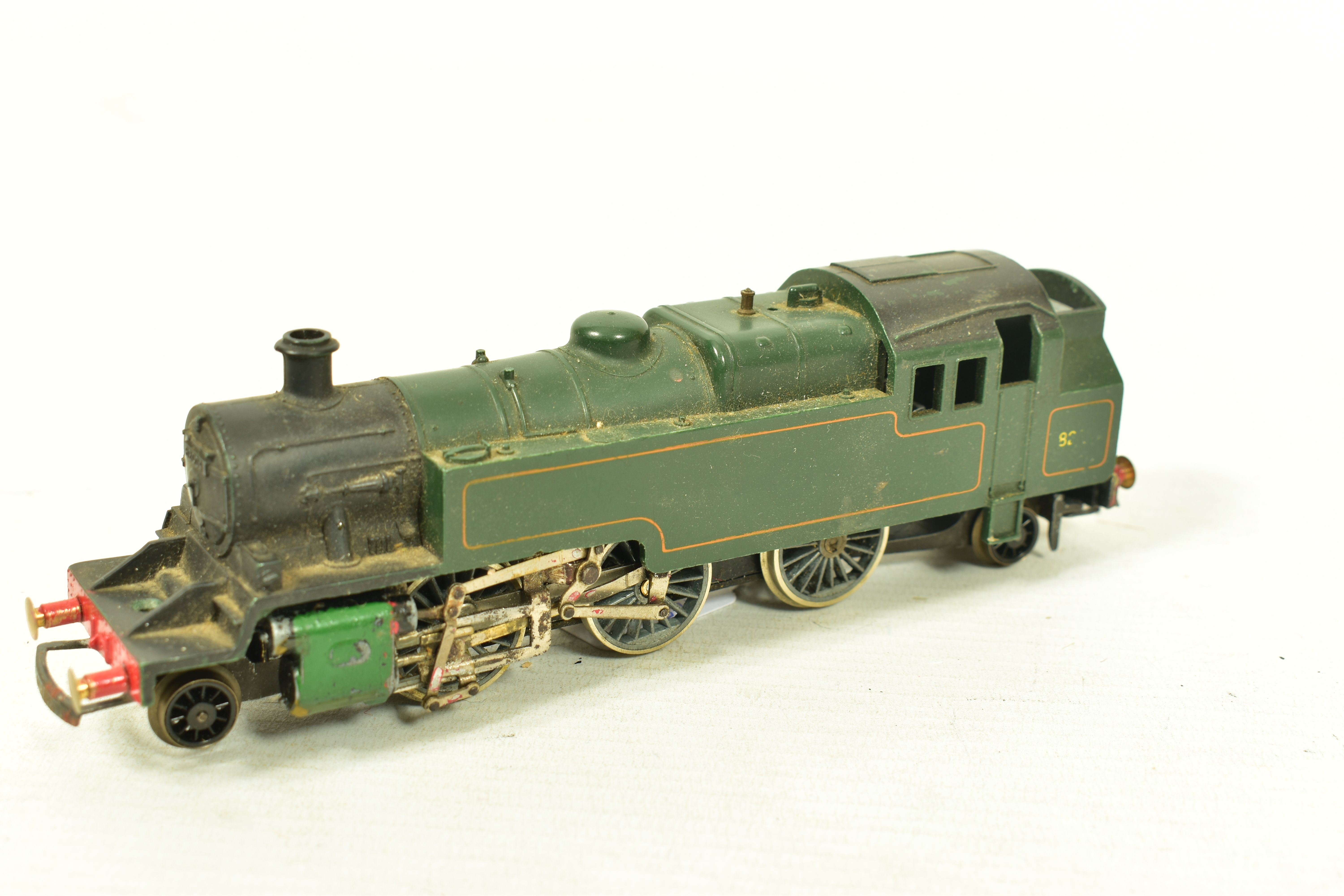 FOUR BOXED TRI-ANG AND HORNBY OO GAUGE TANK LOCOMOTIVES, Tri-ang Standard class 3 No.82004, Dublo - Image 6 of 10