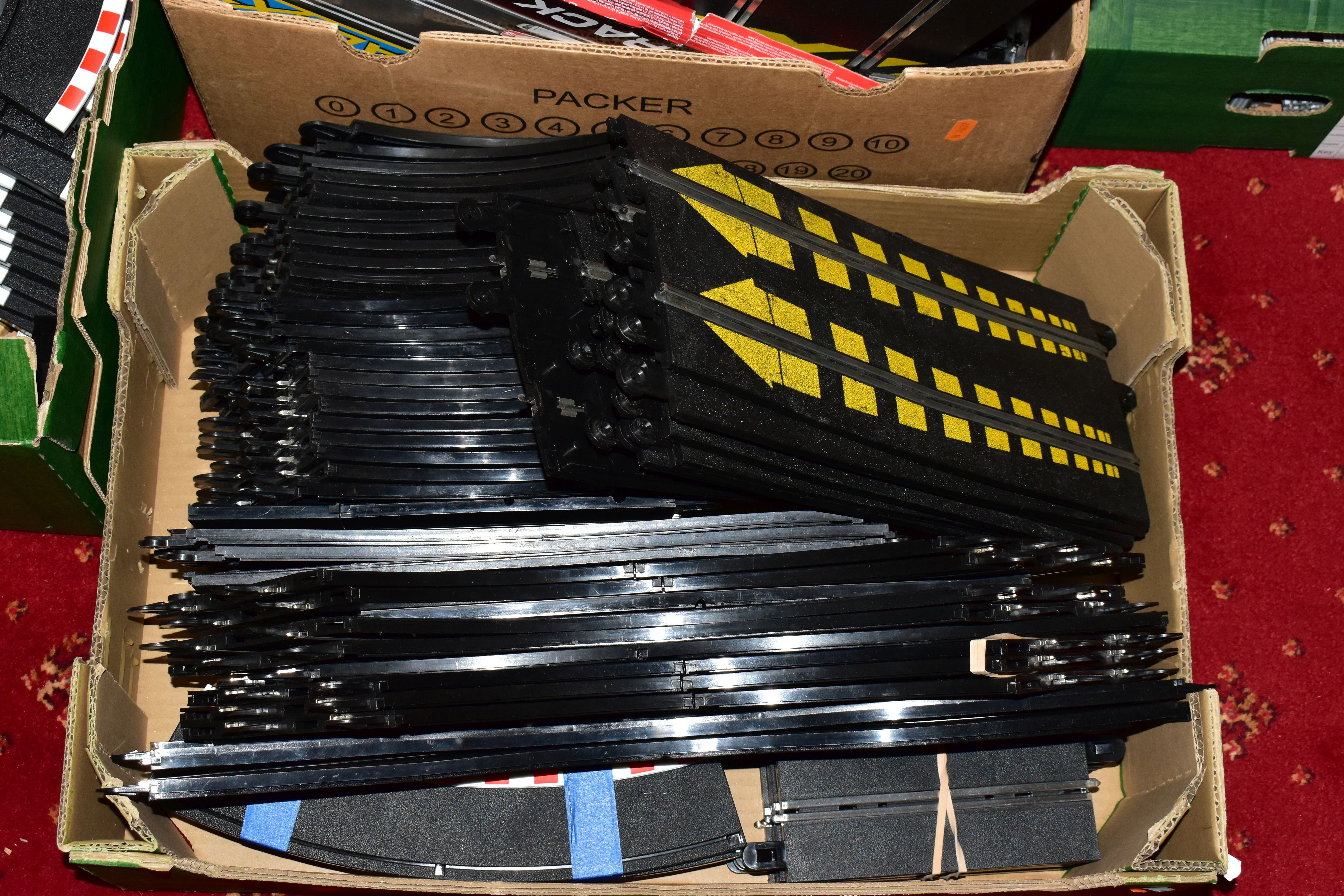 A LARGE COLLECTION OF SCALEXTRIC ACCESSORIES AND TRACK, to include Pits and other trackside - Image 2 of 8