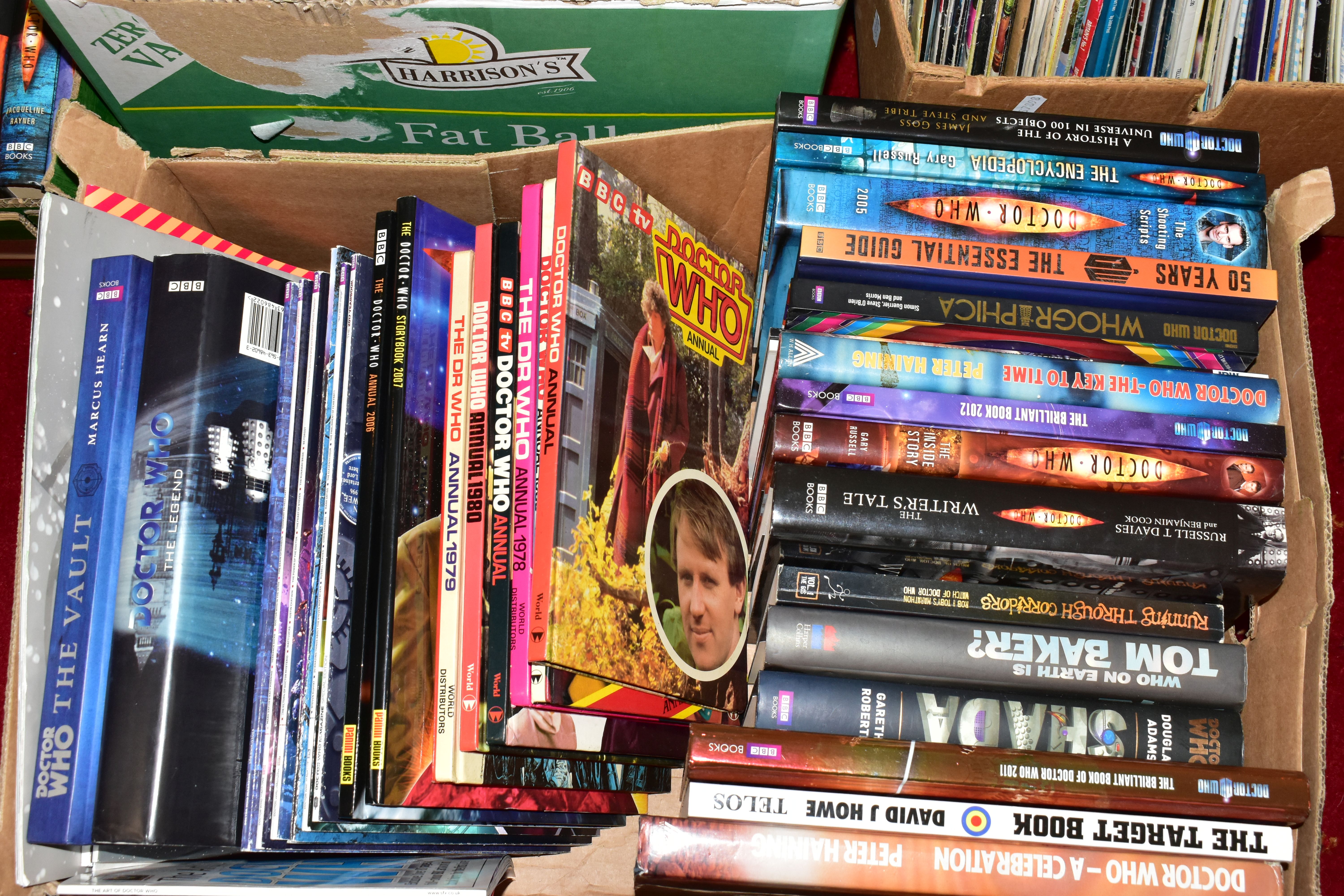 A COLLECTION OF ASSORTED DOCTOR WHO BOOKS, MAGAZINES AND EPHEMERA, books include paperback and - Image 2 of 7