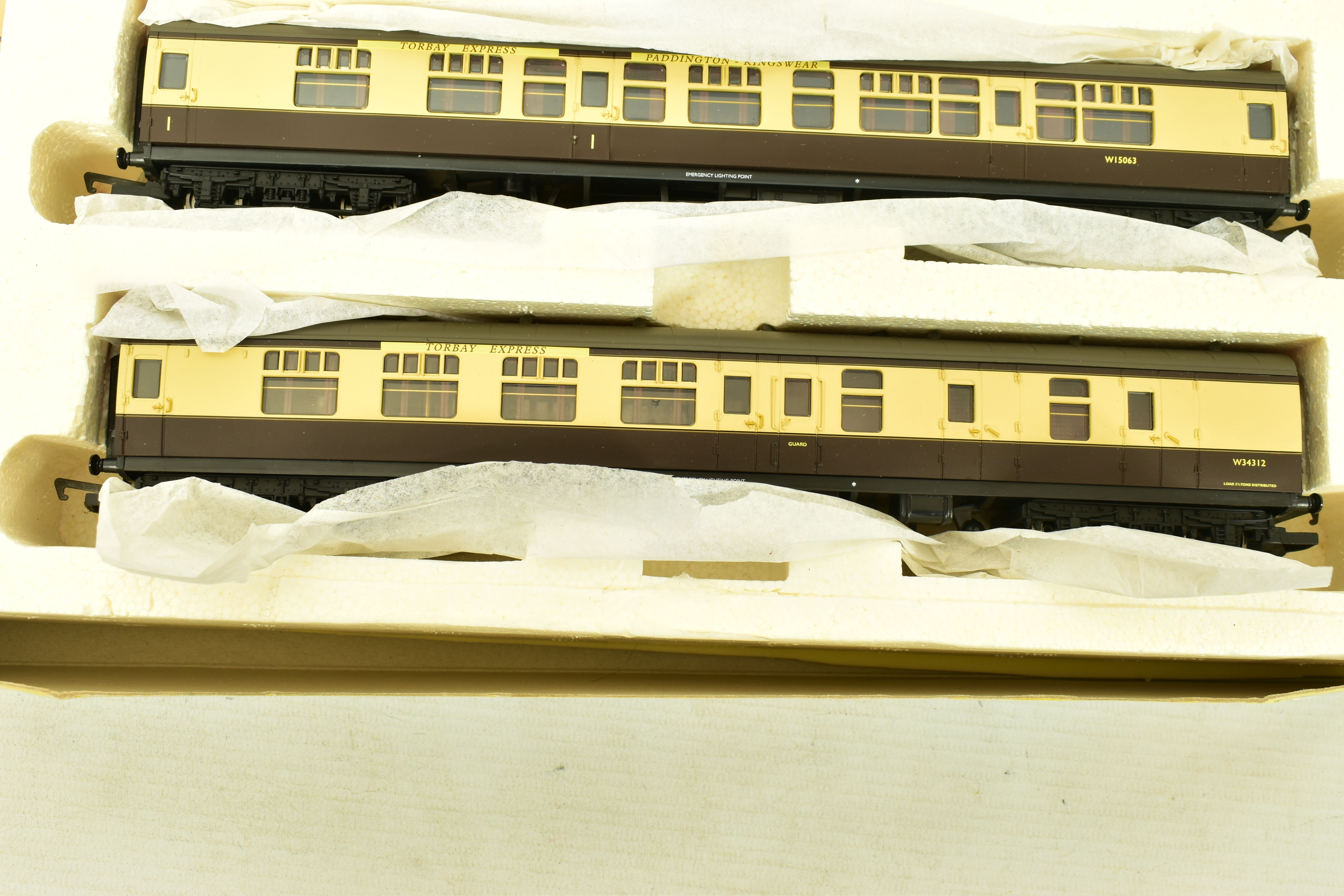 A PART BOXED HORNBY RAILWAYS OO GAUGE TORBAY EXPRESS TRAIN PACK, comprising King class locomotive ' - Image 2 of 13