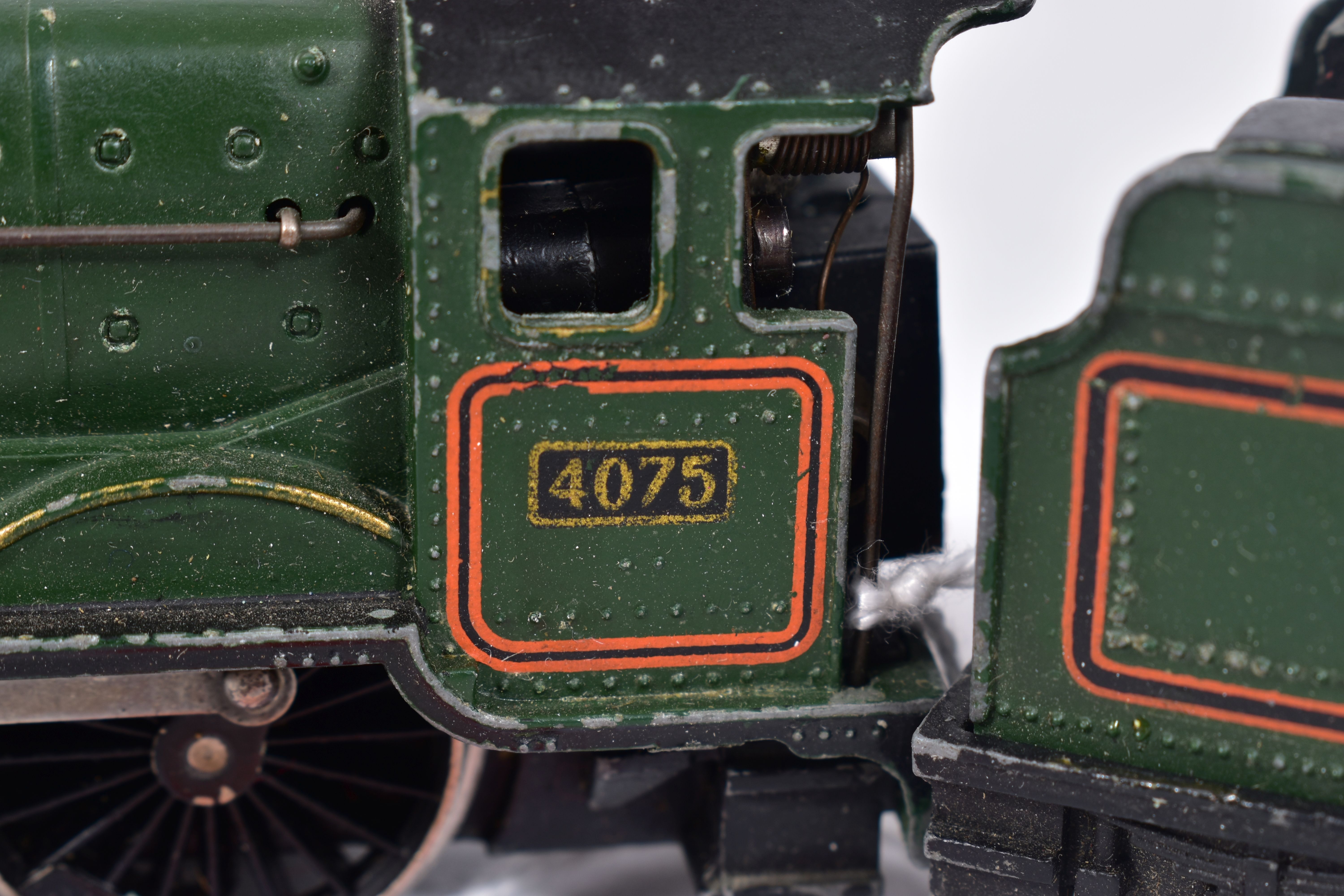 A BOXED HORNBY DUBLO CASTLE CLASS LOCOMOTIVE, 'Cardiff Castle' No.4075, B.R. lined green livery ( - Image 4 of 4