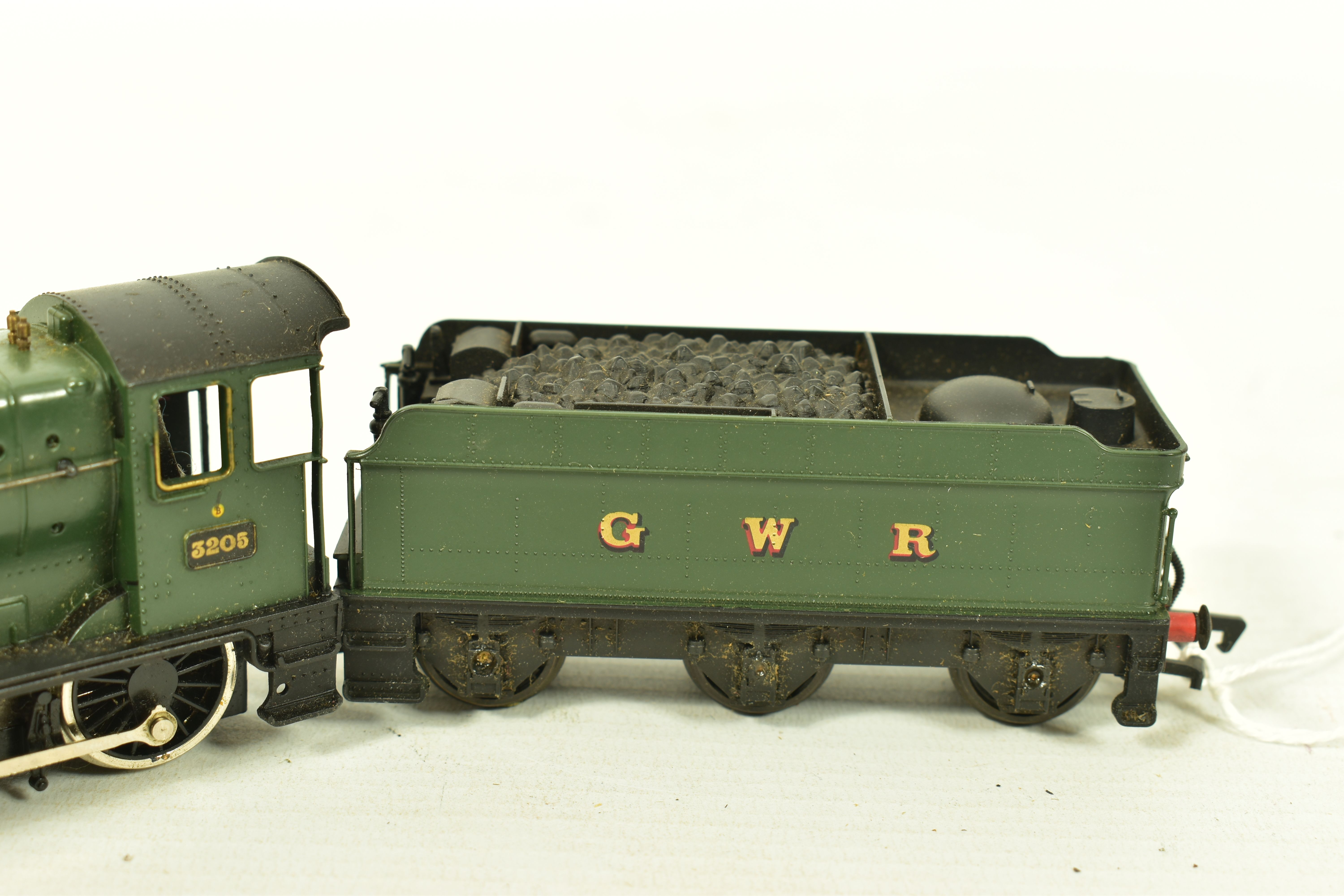 FOUR BOXED MAINLINE OO GAUGE COLLETT GOODS LOCOMOTIVES, 2 x No.3205, G.W.R. green livery (37 058), - Image 7 of 9