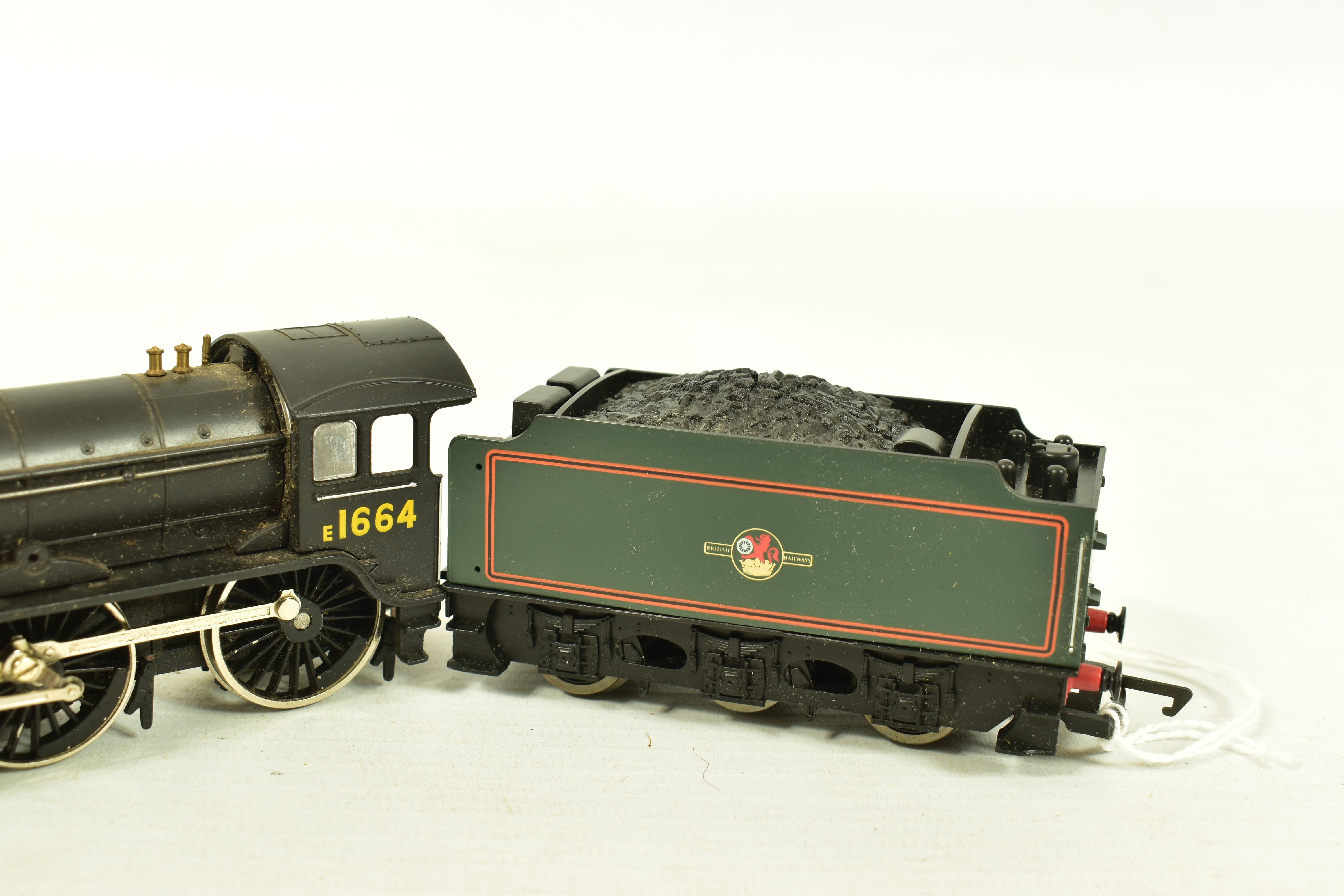 FOUR BOXED HORNBY RAILWAYS OO GAUGE LOCOMOTIVES OF L.N.E.R. ORIGIN, 'Shire/Hunt' class 'Cheshire' - Image 5 of 10