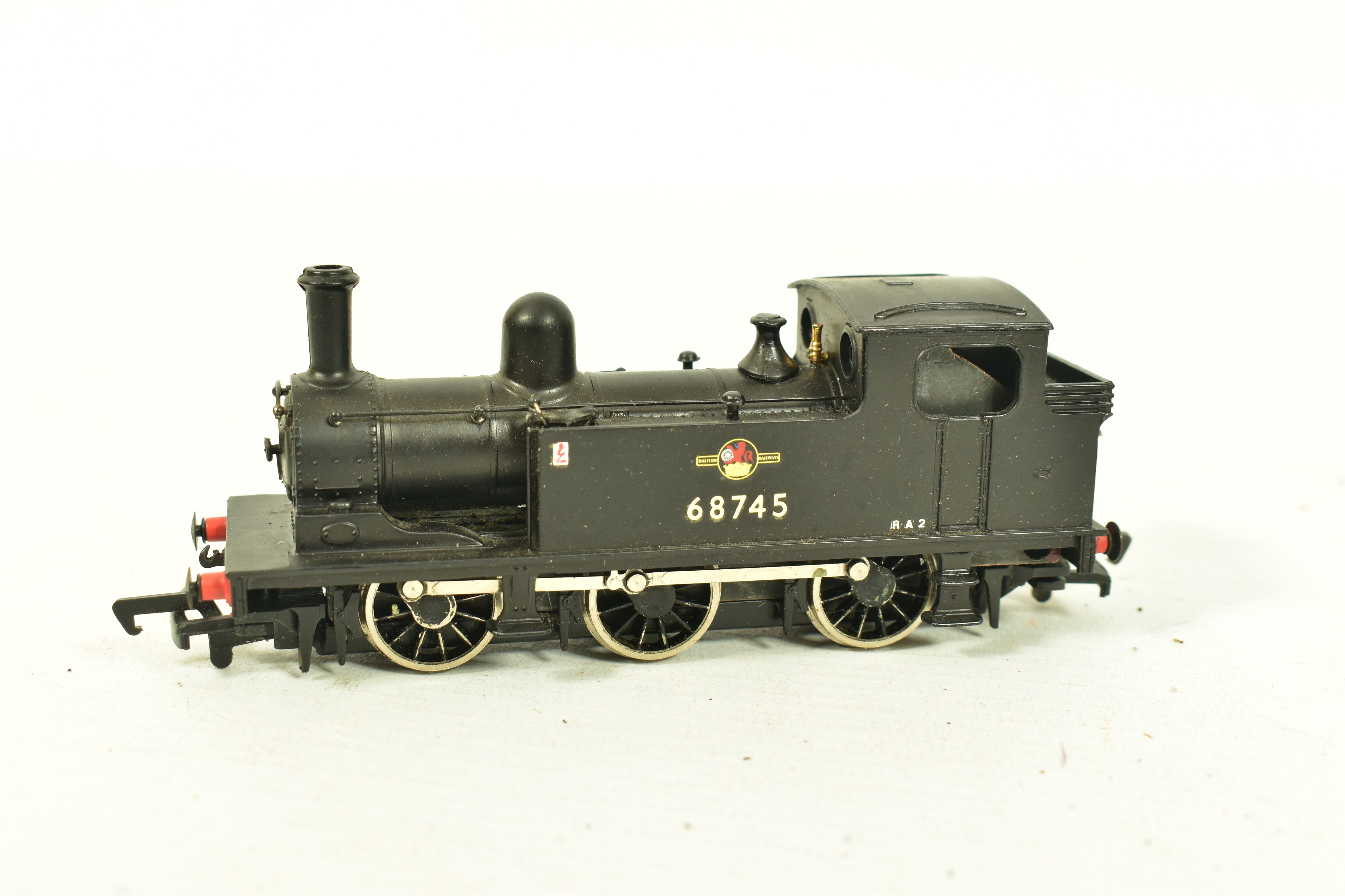 FOUR BOXED MAINLINE OO GAUGE TANK LOCOMOTIVES, 3 x class J72 no.581, L.N.E.R. green livery (37 - Image 5 of 10