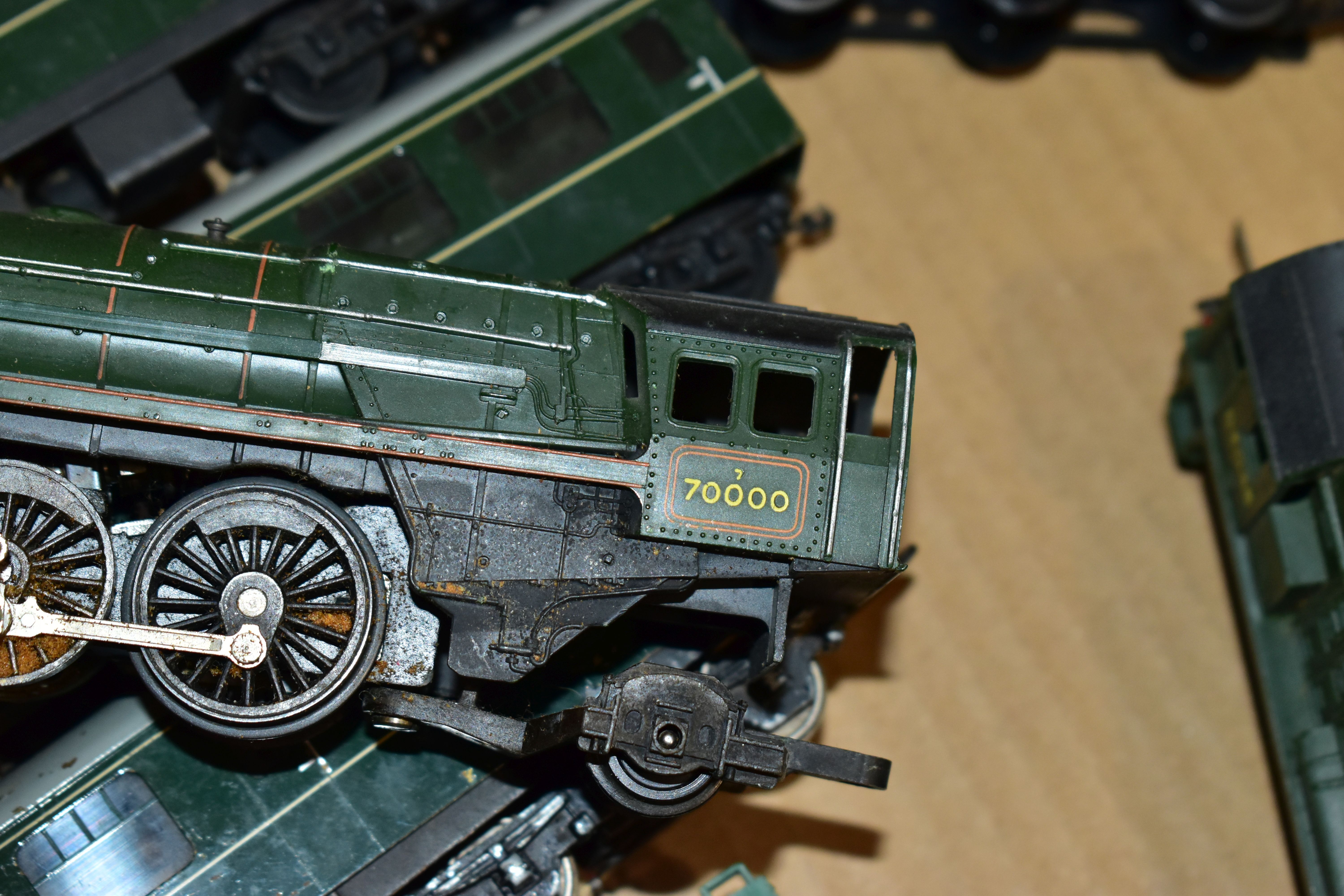 AN UNBOXED ANBRICO OO GAUGE HAND BUILT CRAVENS CLASS 105 THREE CAR D.M.U., unnumbered in B.R. - Image 8 of 15