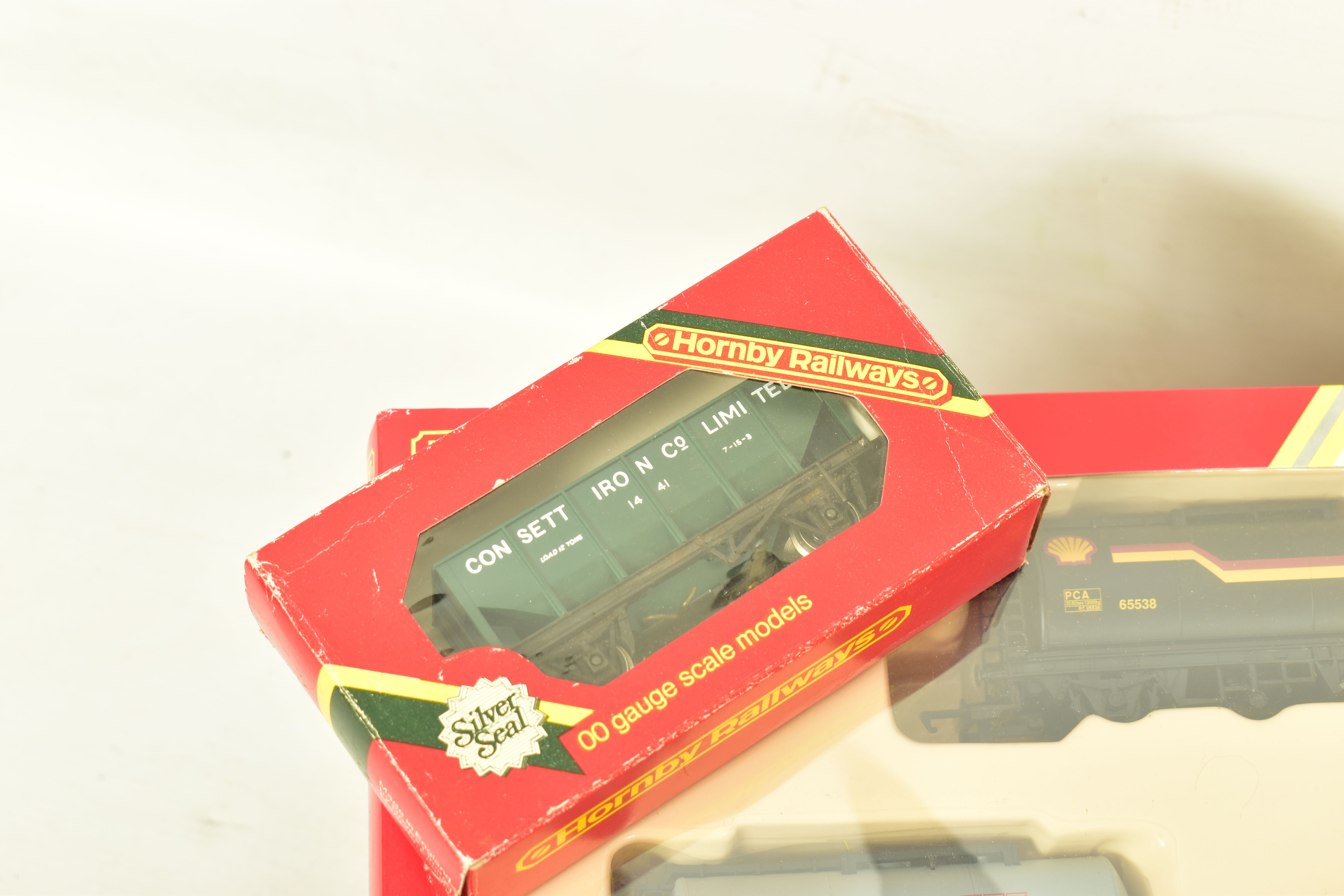 A QUANTITY OF BOXED ASSORTED OO GAUGE MODEL RAILWAY ROLLING STOCK, to include Tri-ang Wrenn, - Image 3 of 9