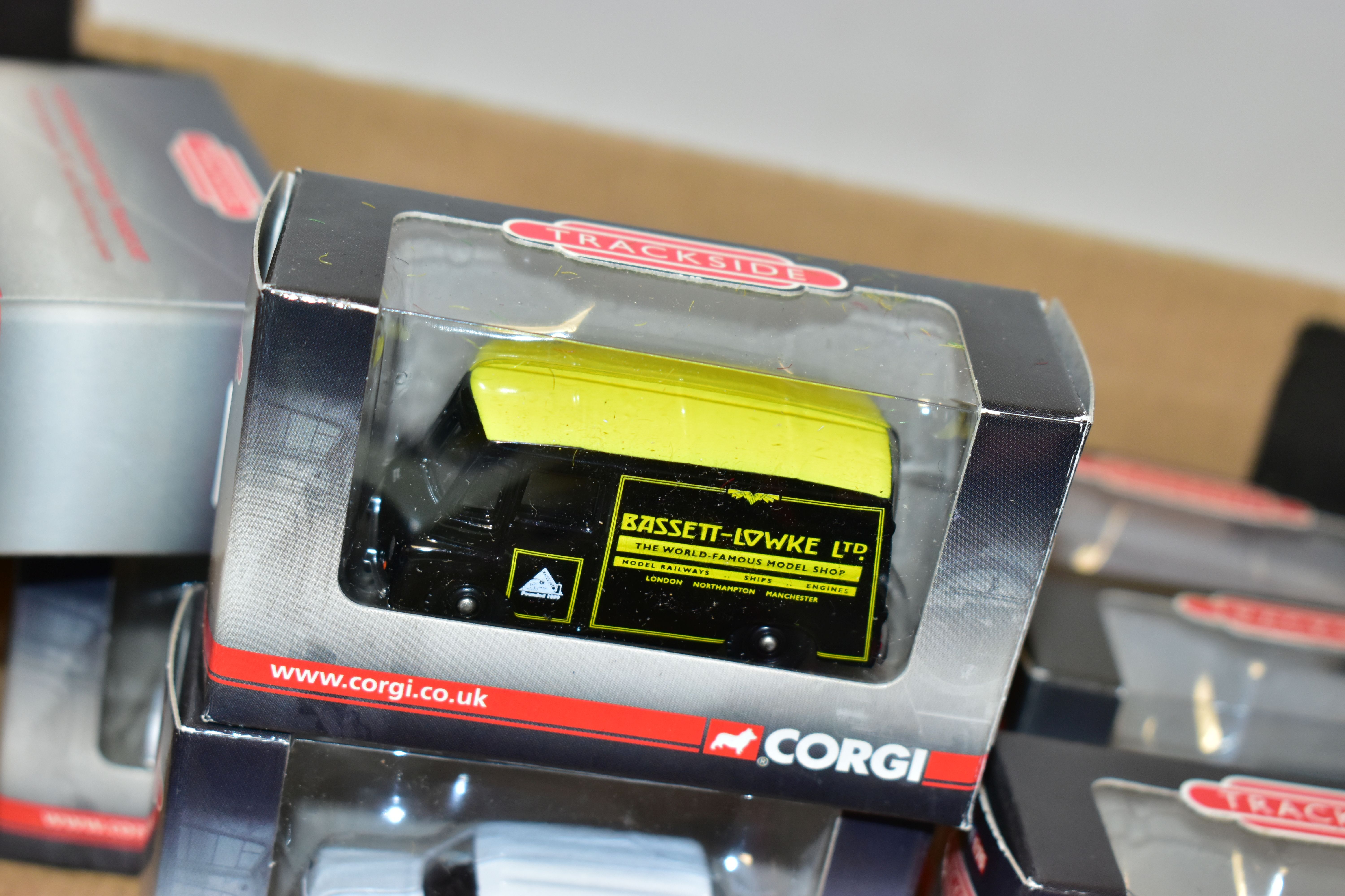 A QUANTITY OF BOXED OXFORD DIECAST AND CORGI TRACKSIDE OO AND N GAUGE DIECAST VEHICLES, all appear - Image 14 of 14