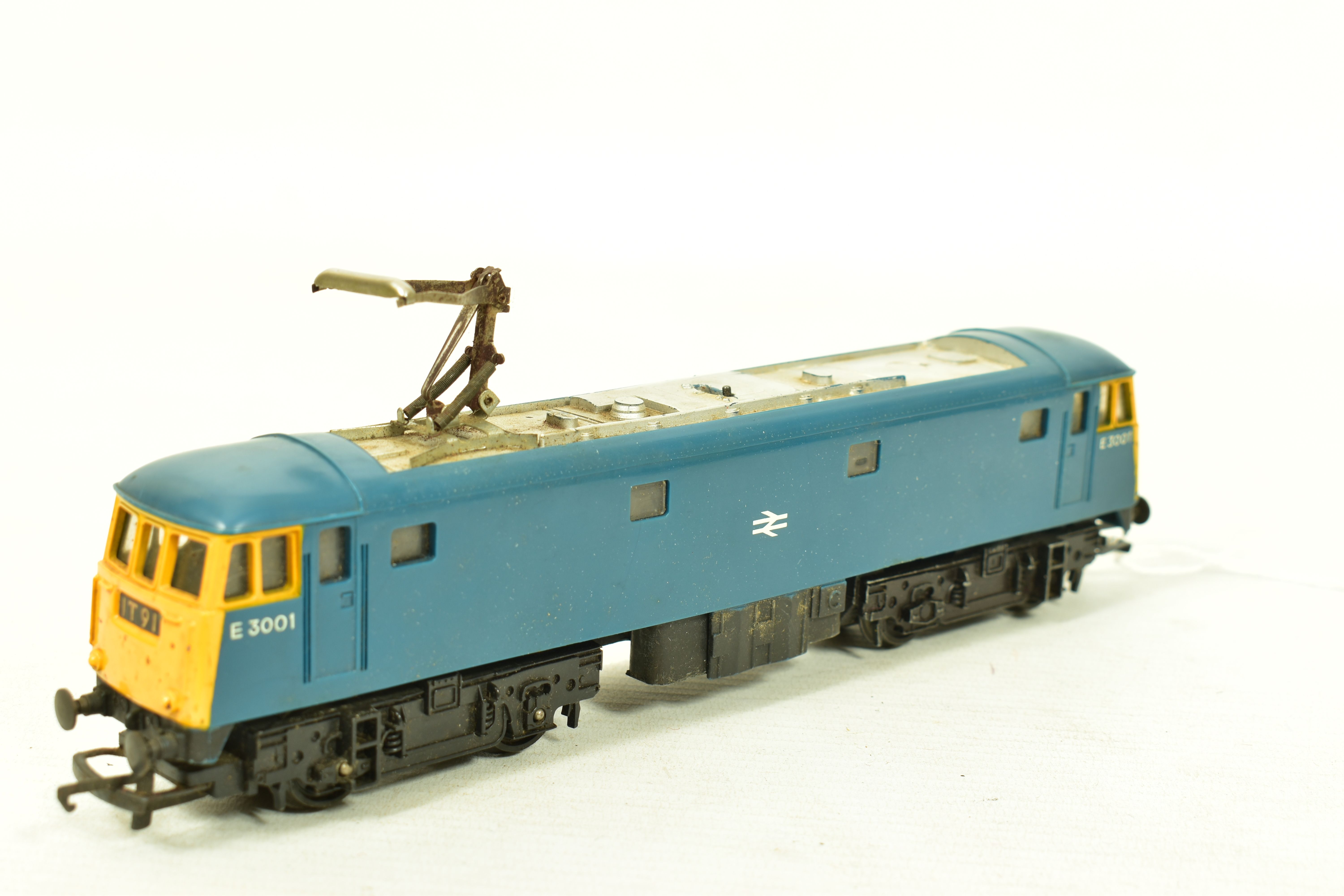 THREE BOXED TRI-ANG OO GAUGE AL1/CLASS 81 LOCOMOTIVES, No.E3001, B.R. blue livery (R753), all in - Image 4 of 7