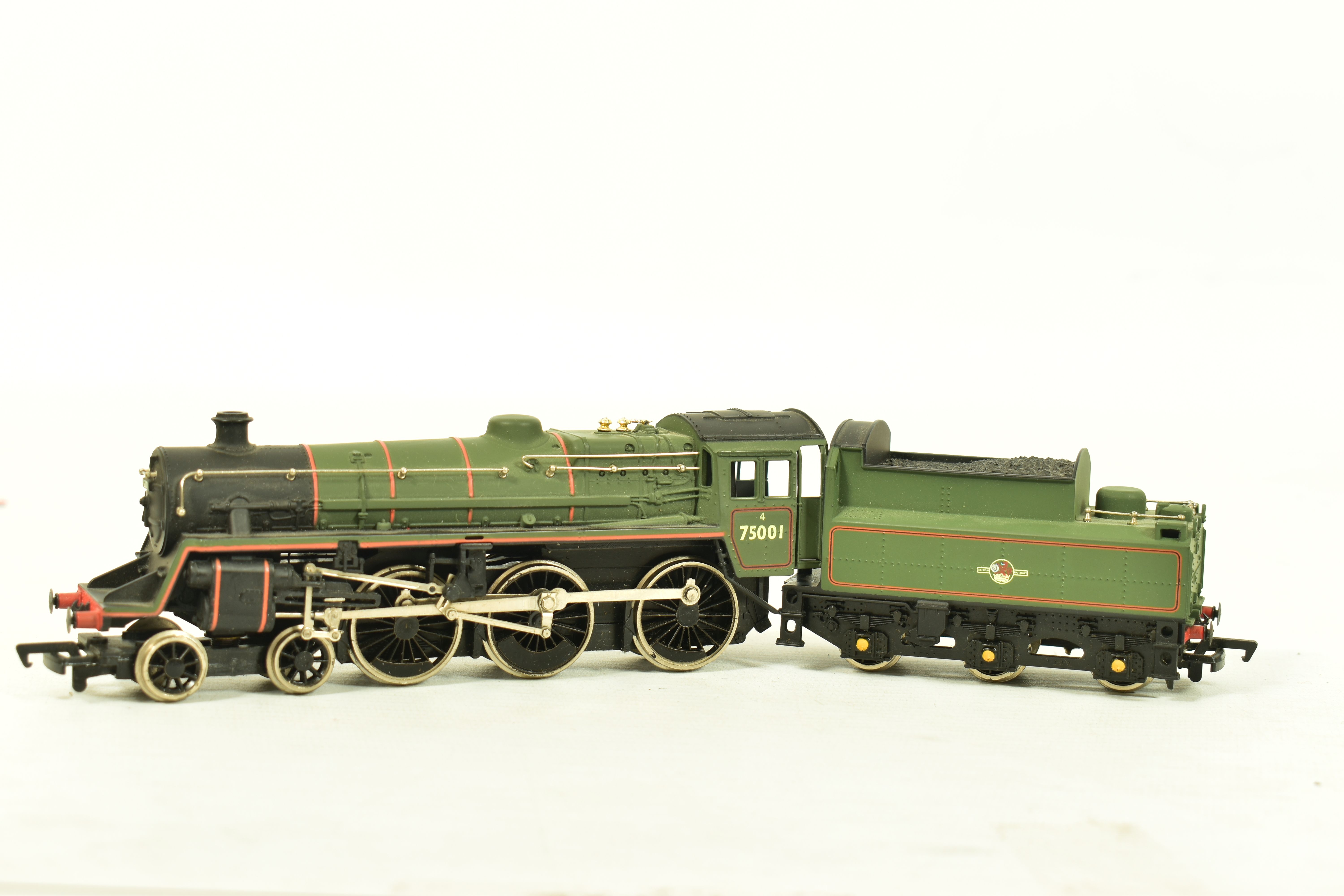 FIVE BOXED MAINLINE OO GAUGE STANDARD CLASS 4 LOCOMOTIVES, 2 x No.75001, B.R. lined green livery (37 - Image 6 of 11