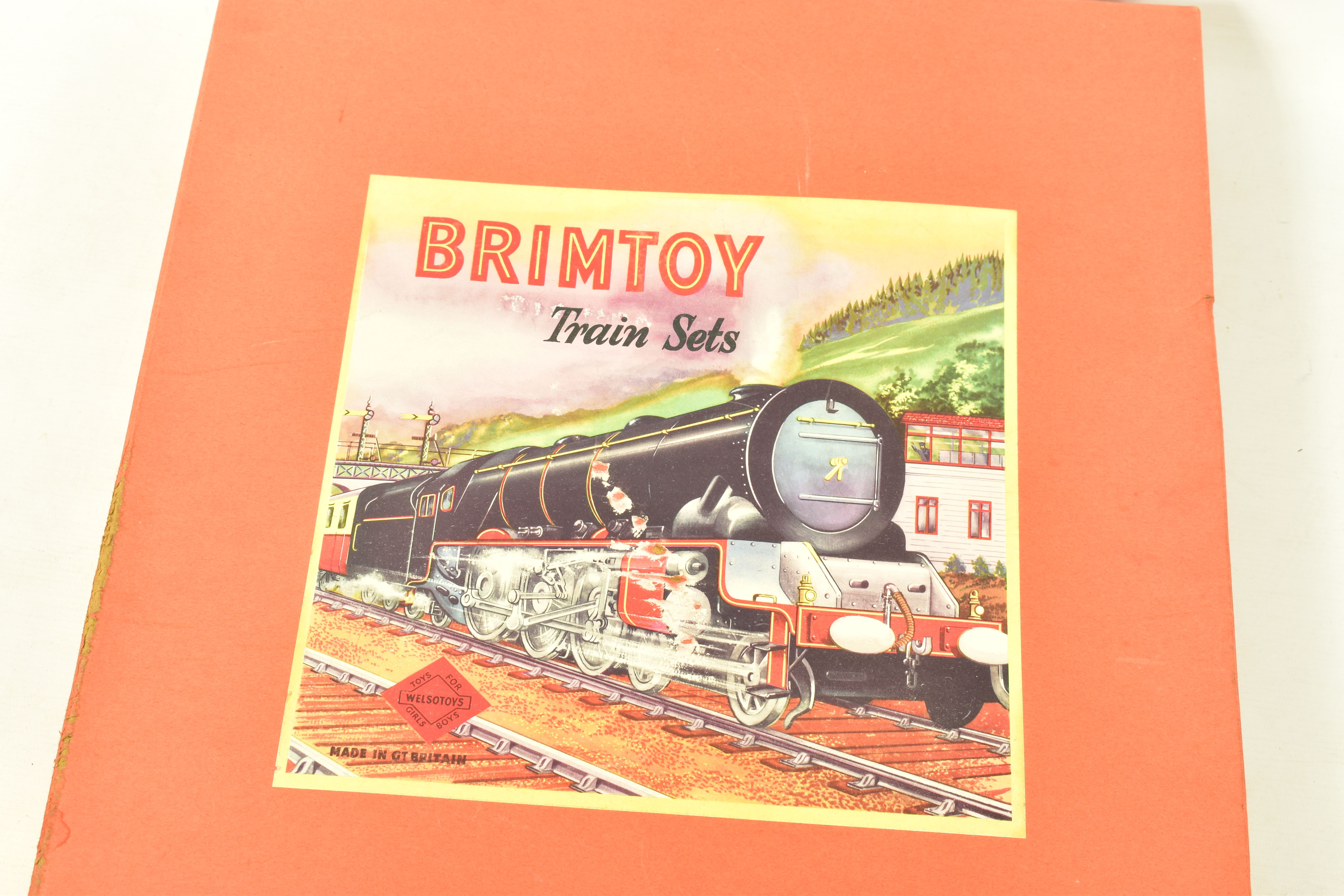 A BOXED BRIMTOY O GAUGE CLOCKWORK TRAIN SET, has 8/8 stamped on lid, locomotive and tender No.67040, - Image 11 of 11