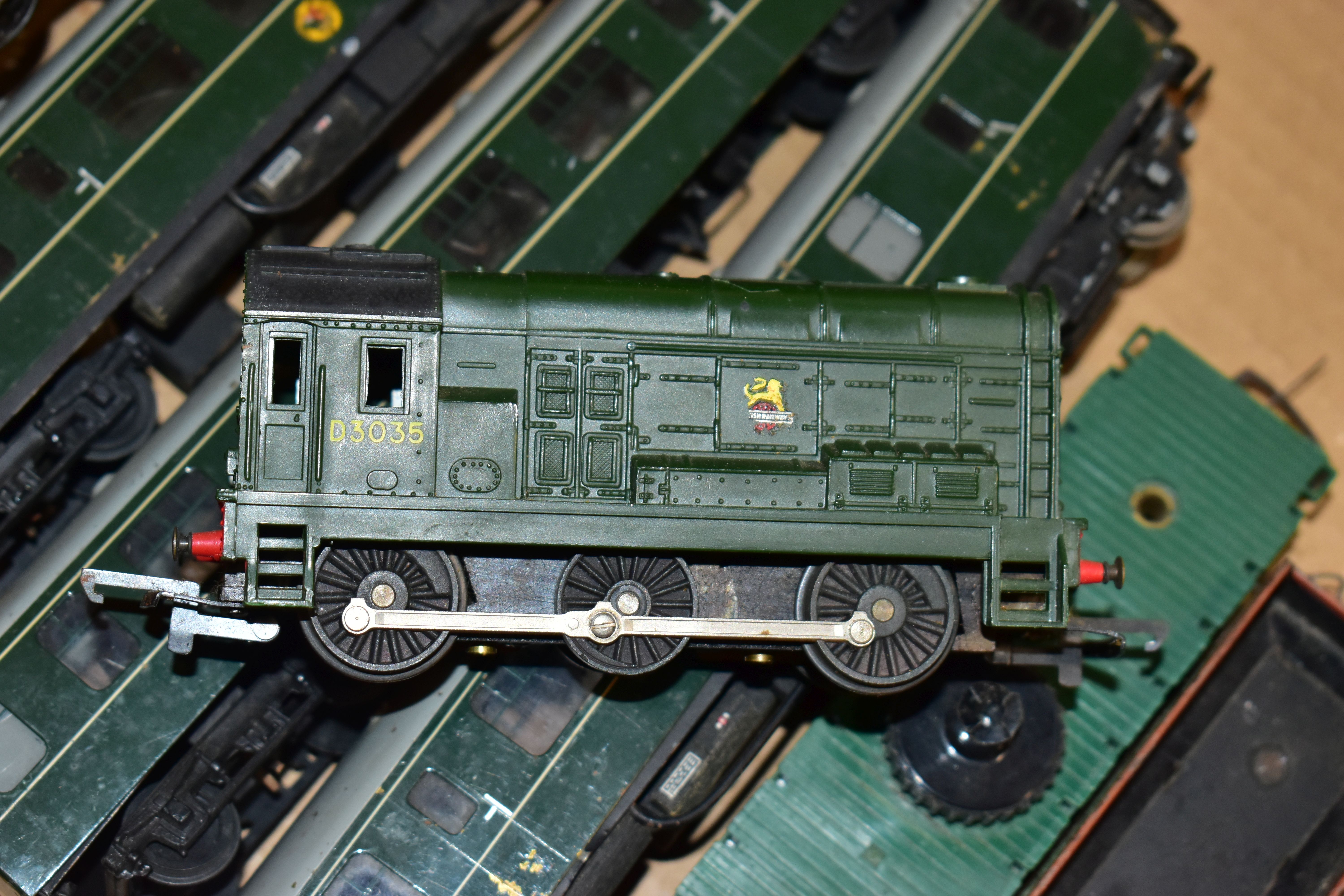 AN UNBOXED ANBRICO OO GAUGE HAND BUILT CRAVENS CLASS 105 THREE CAR D.M.U., unnumbered in B.R. - Image 10 of 15