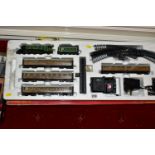 A BOXED HORNBY RAILWAYS OO GAUGE FLYING SCOTSMAN TRAIN SET, No.R1039, comprising said class A3