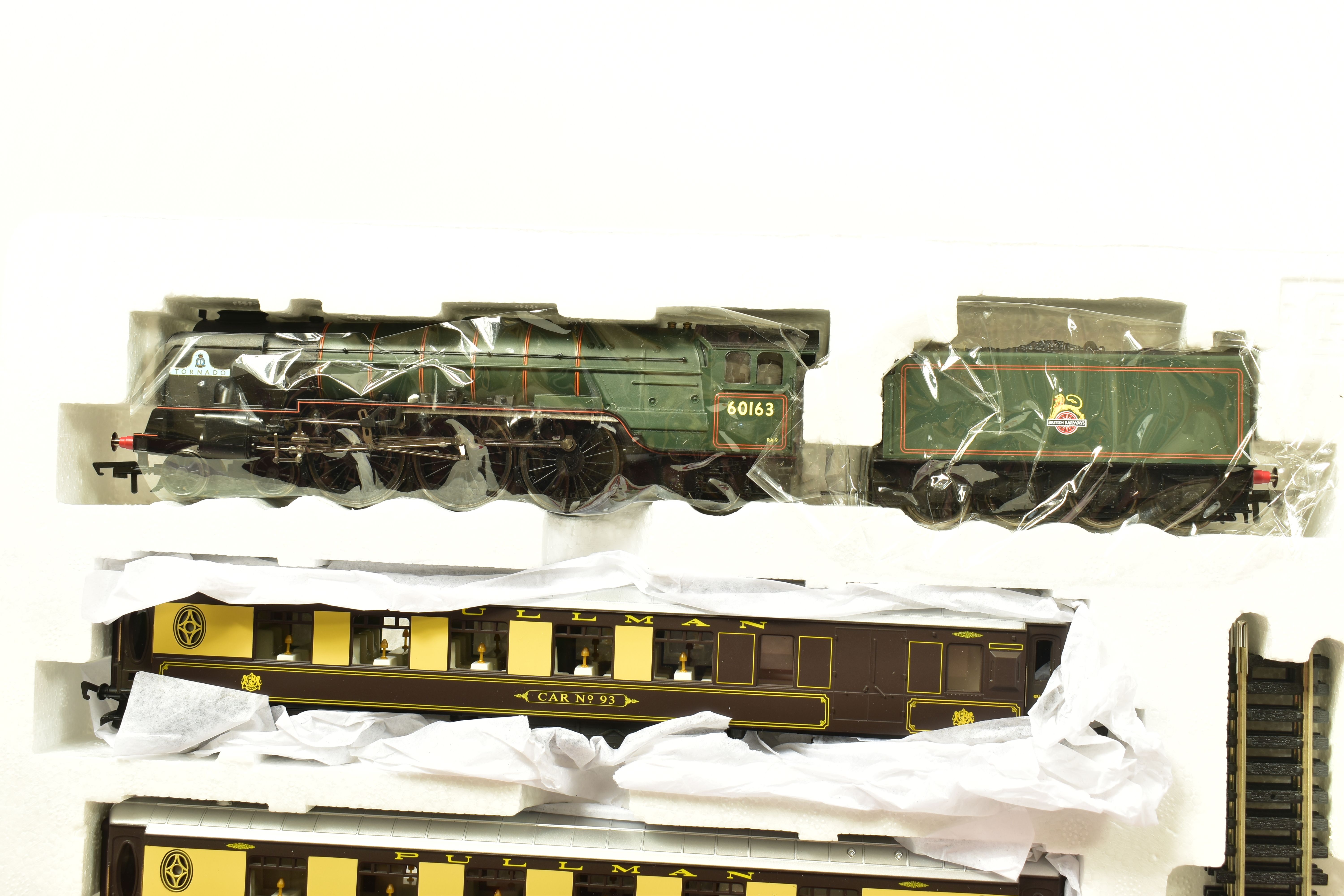 A BOXED HORNBY RAILWAYS OO GAUGE TORNADO PULLMAN EXPRESS TRAIN SET, No.R1169, comprising A1 Trust - Image 3 of 7