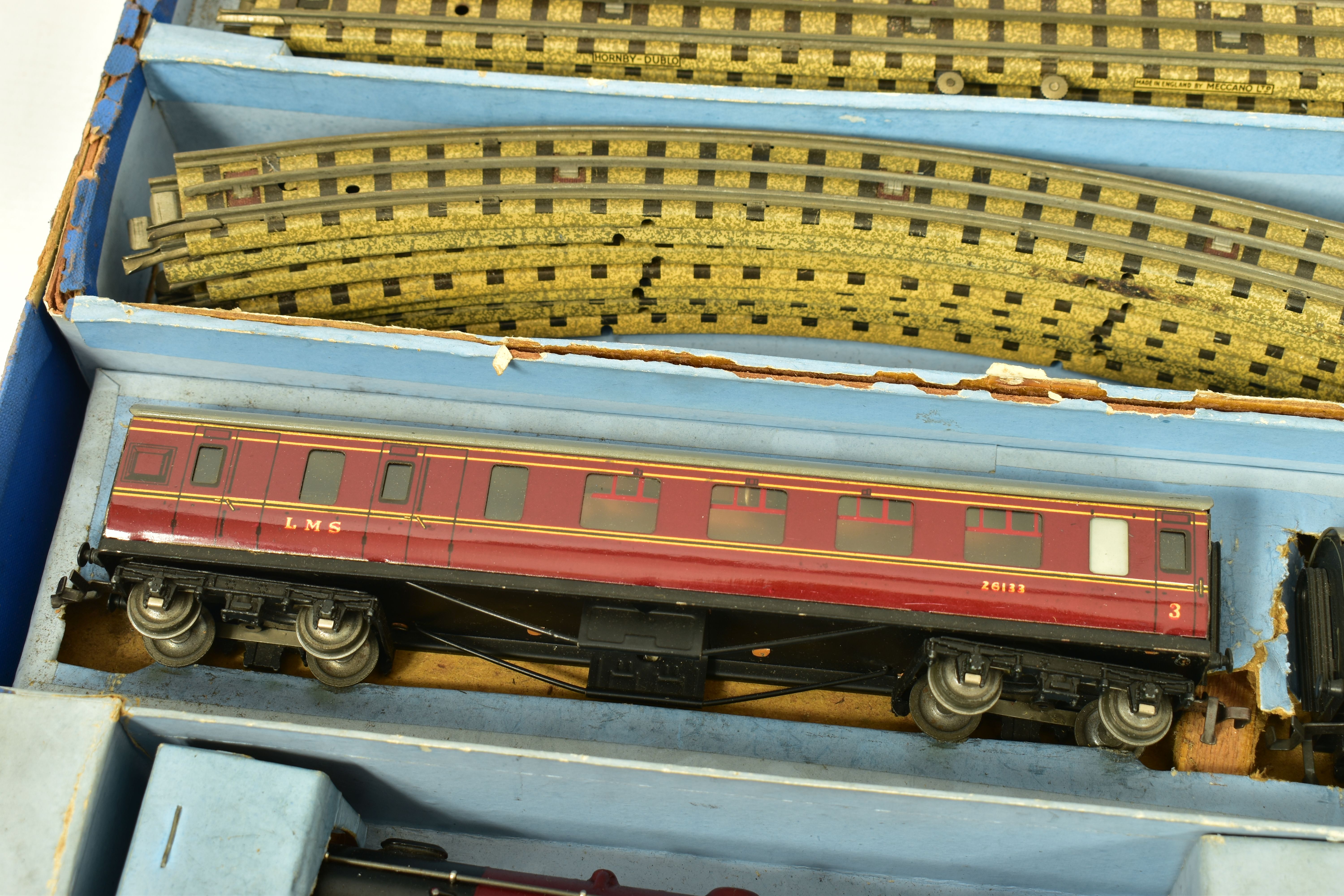 A BOXED HORNBY DUBLO 'DUCHESS OF ATHOLL' TRAIN SET, No.EDP2, comprising Duchess class locomotive ' - Image 6 of 9