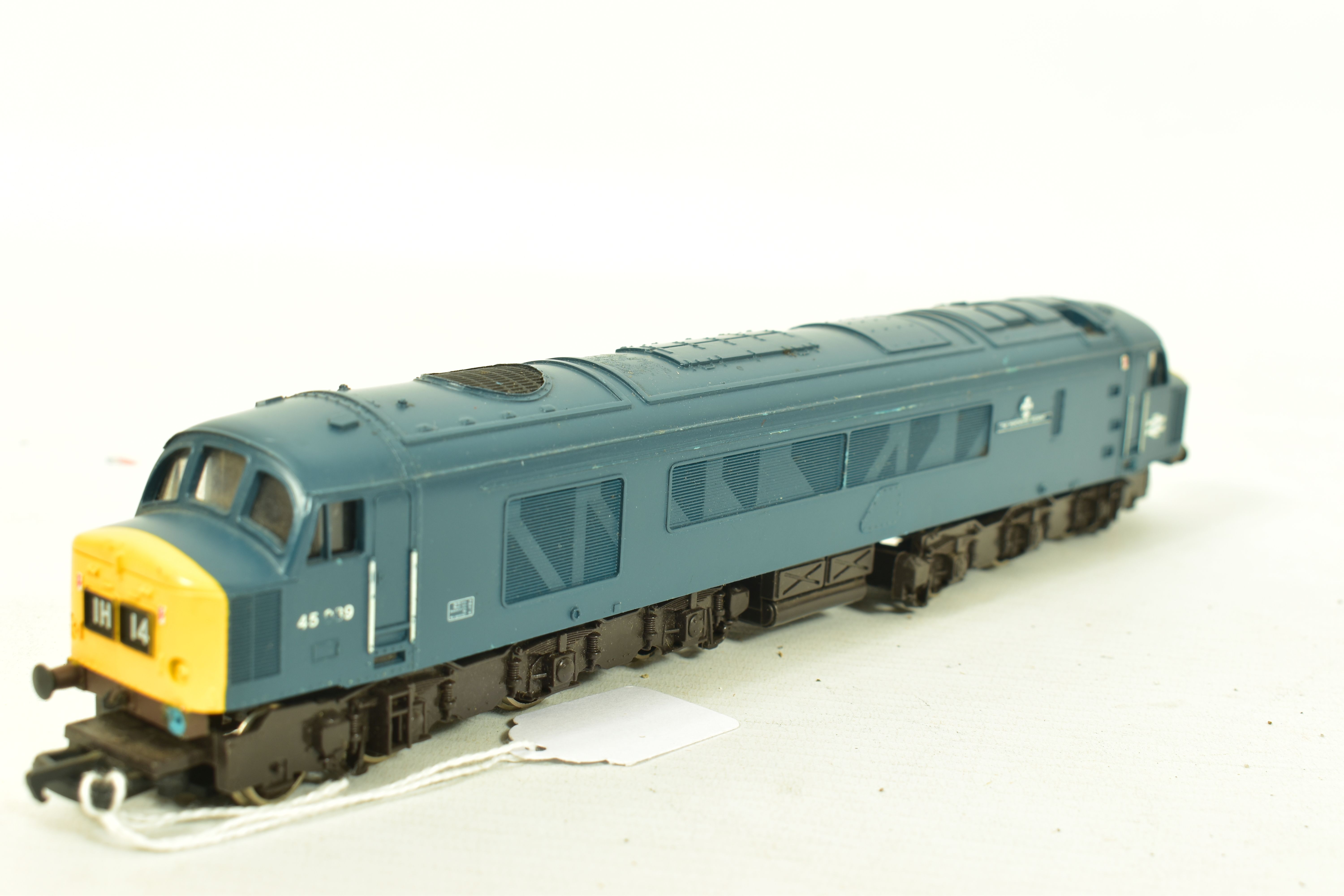 THREE BOXED MAINLINE OO GAUGE LOCOMOTIVES, 2 x class 45 Peak 'The Manchester Regiment' No. 45 039 ( - Image 7 of 9