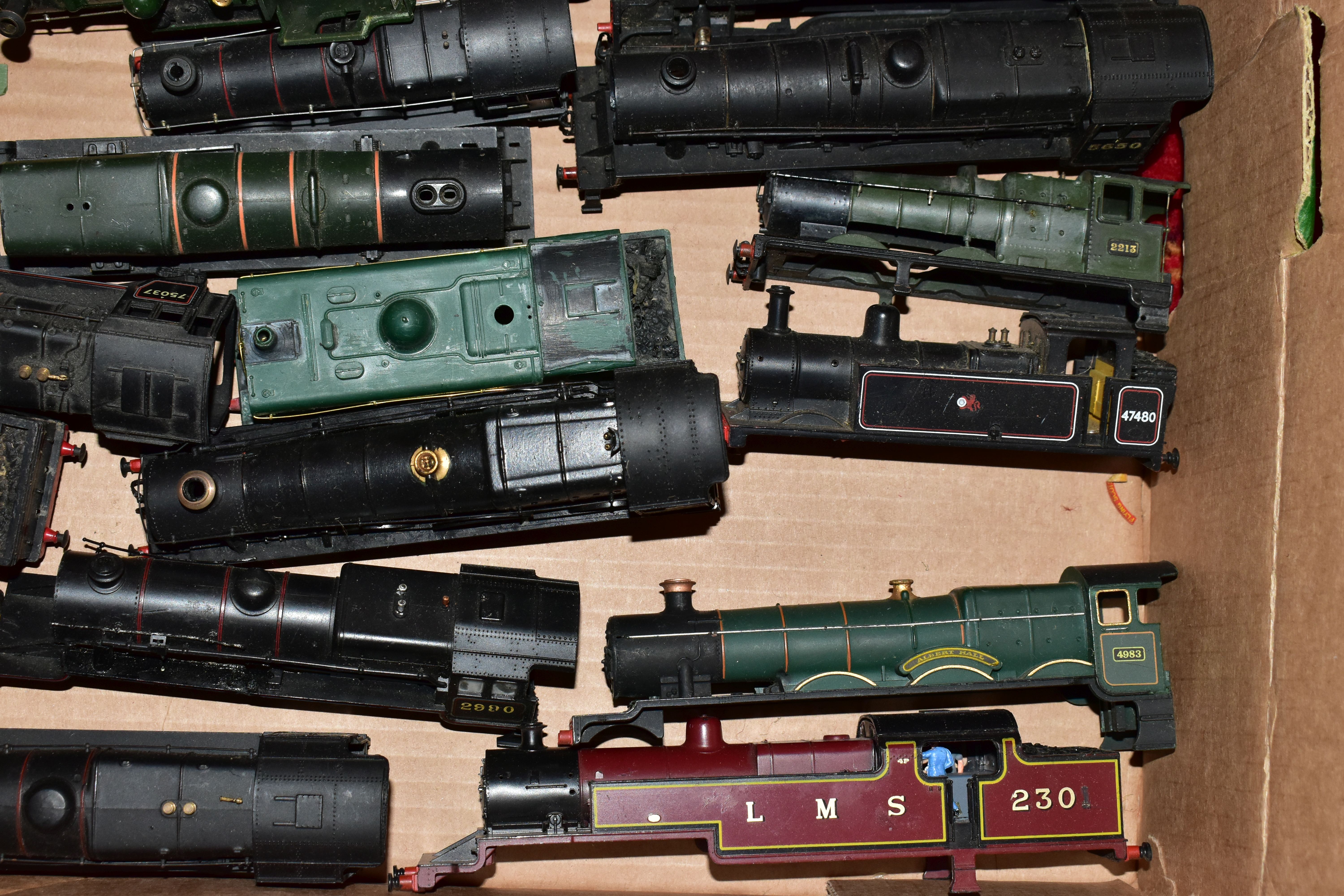 A OO GAUGE LOCOMOTIVE AND TENDER BODY SCRAP YARD, assorted bodyshells to include Hornby Dublo, Bec - Image 17 of 22