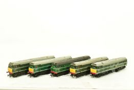 FIVE BOXED TRI-ANG OO GAUGE CLASS 31 LOCOMOTIVES, 4 x No.D5572 and repainted from blue to green