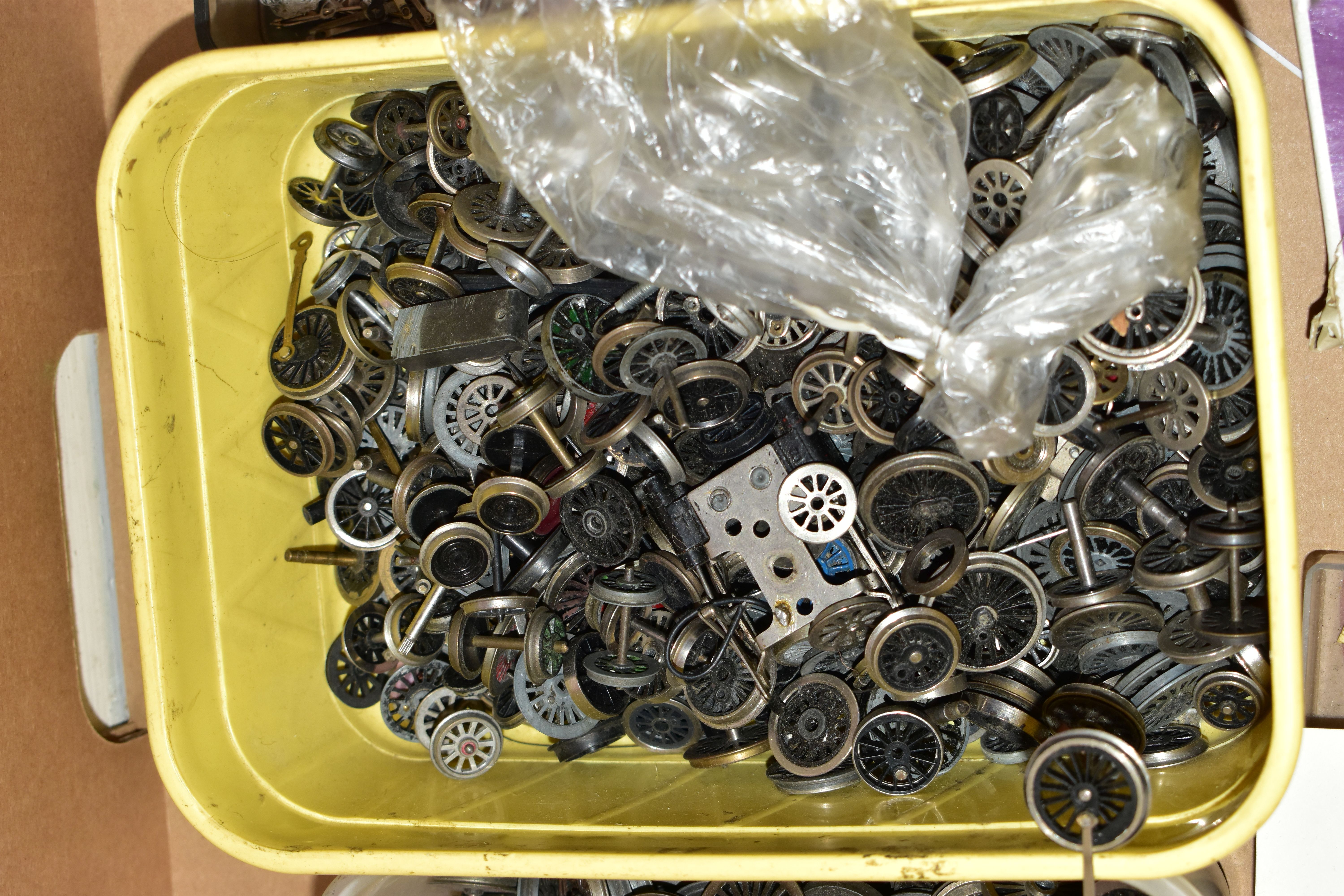 A VERY LARGE QUANTITY OF MODEL RAILWAY LOCOMOTIVE SPARE PARTS, ACCESSORIES AND TOOLS ETC., - Image 19 of 23