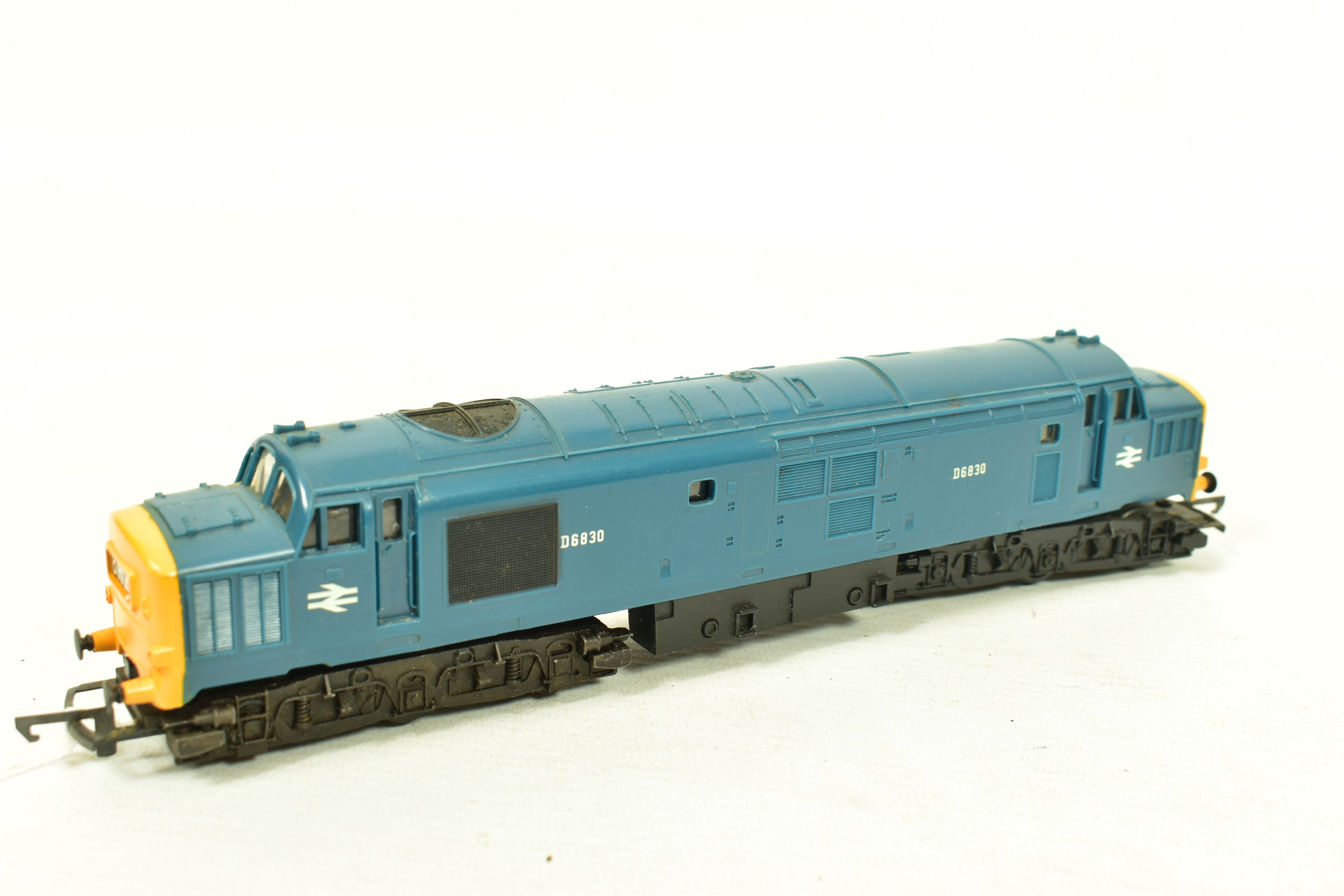 THREE BOXED TRI-ANG HORNBY OO GAUGE CLASS 35 HYMEK LOCOMOTIVES, 3 x No.D7063 and partially repainted - Image 10 of 11