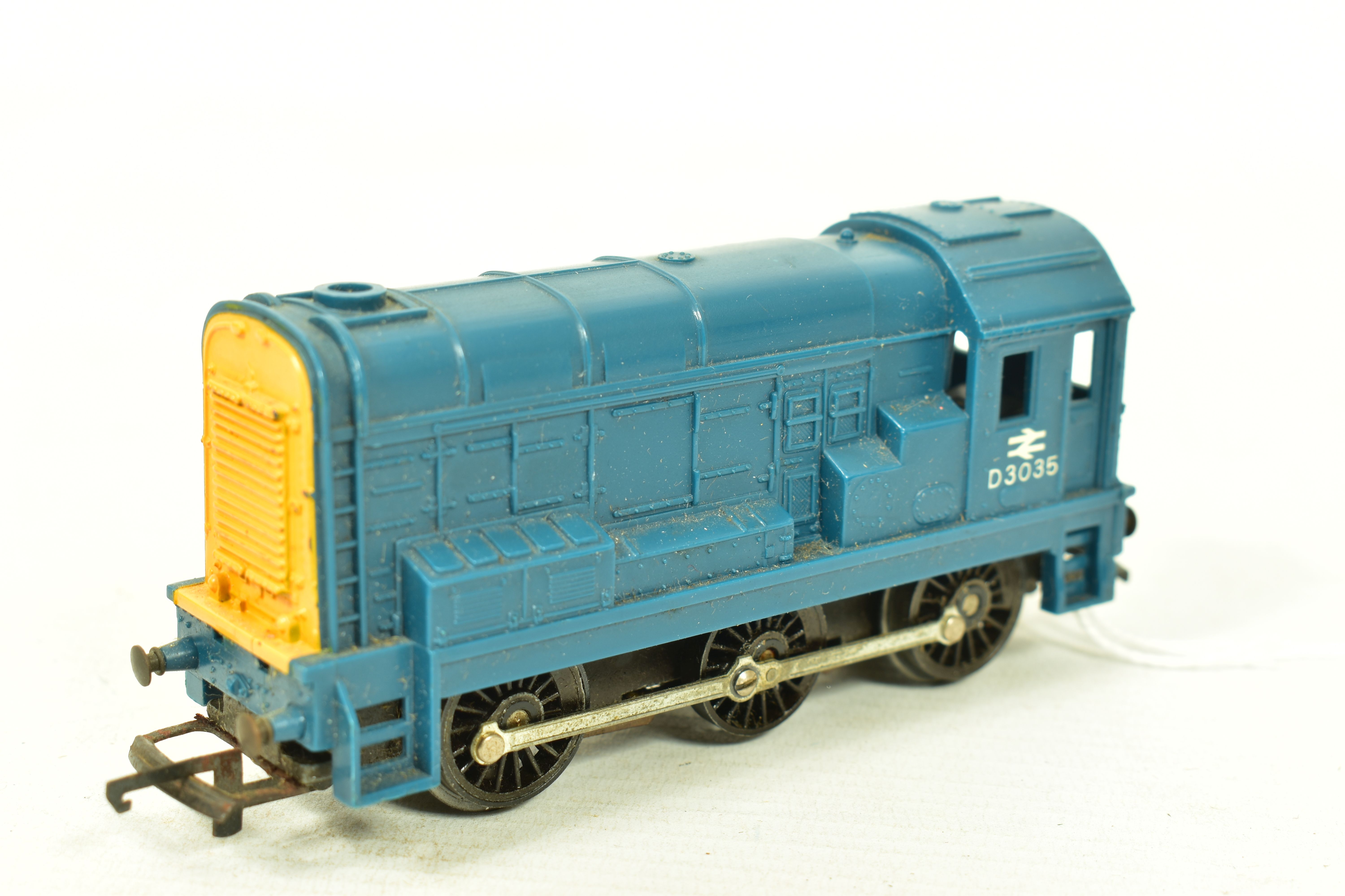 A BOXED TRI-ANG OO GAUGE TWO CAR METRO-CAMMELL D.M.U. SET, motor car No.M79079 and trailer car No. - Image 6 of 11