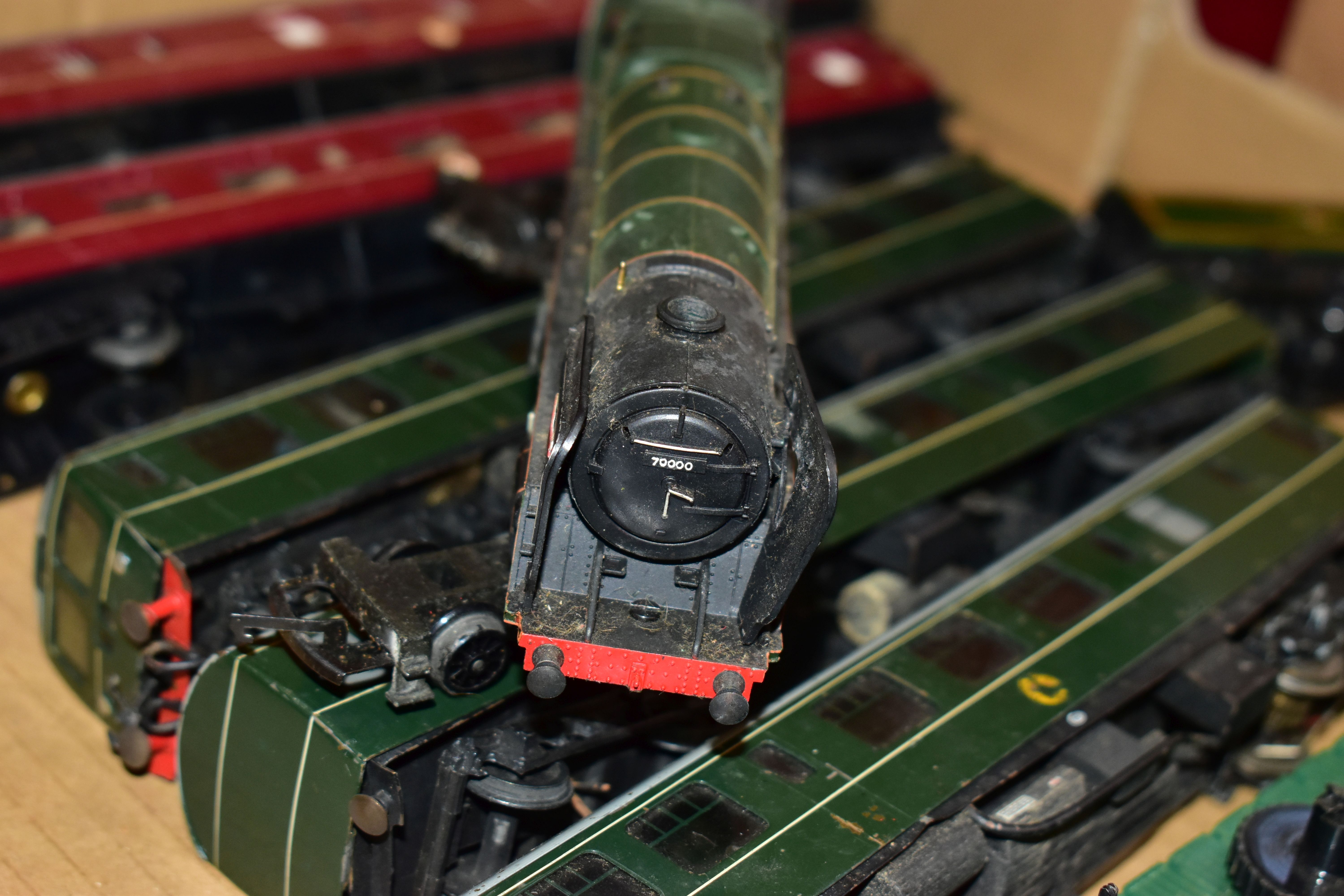 AN UNBOXED ANBRICO OO GAUGE HAND BUILT CRAVENS CLASS 105 THREE CAR D.M.U., unnumbered in B.R. - Image 9 of 15