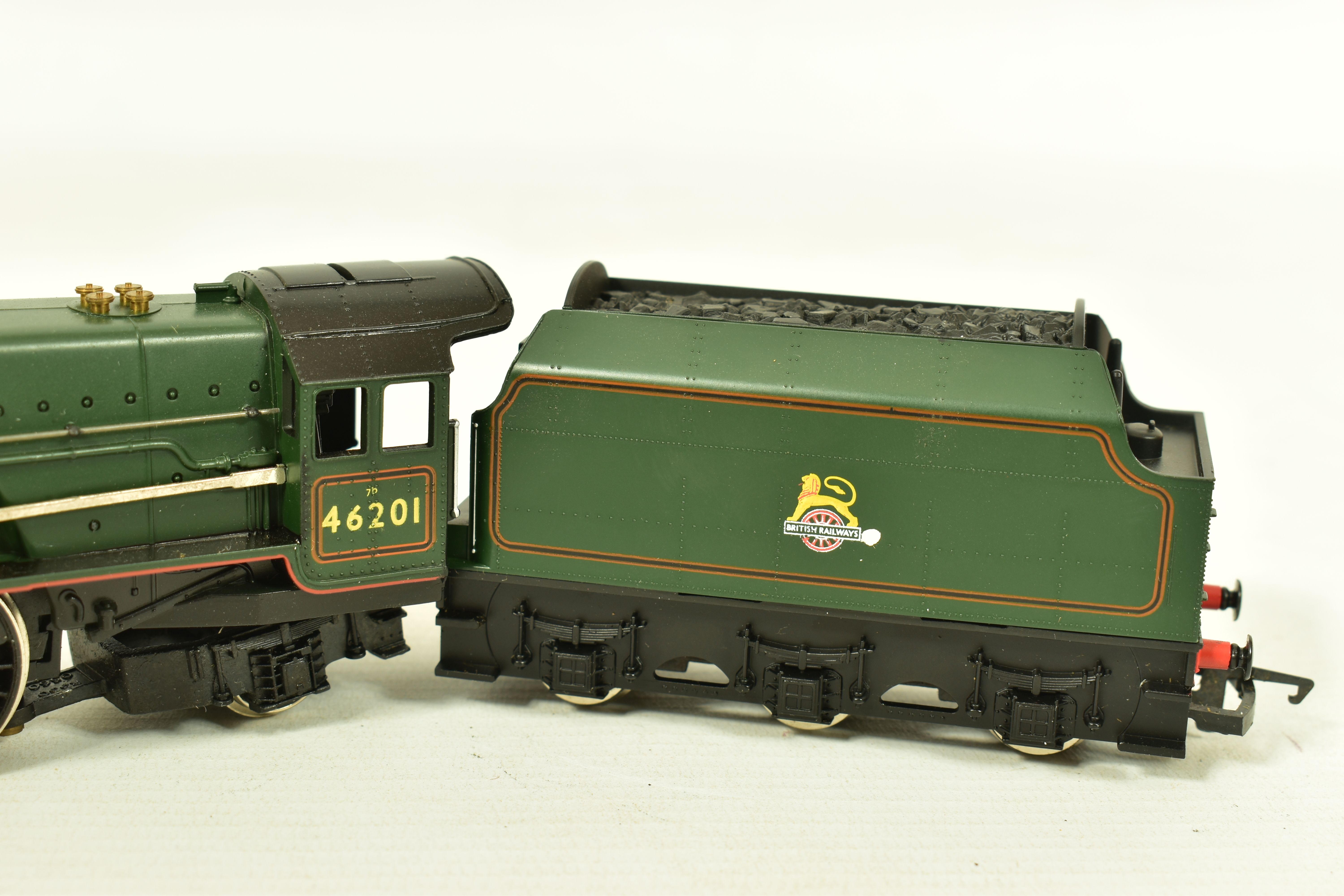 THREE BOXED HORNBY RAILWAYS OO GAUGE PRINCESS AND CORONATION CLASS LOCOMOTIVES, 'The Princess Royal' - Image 7 of 12