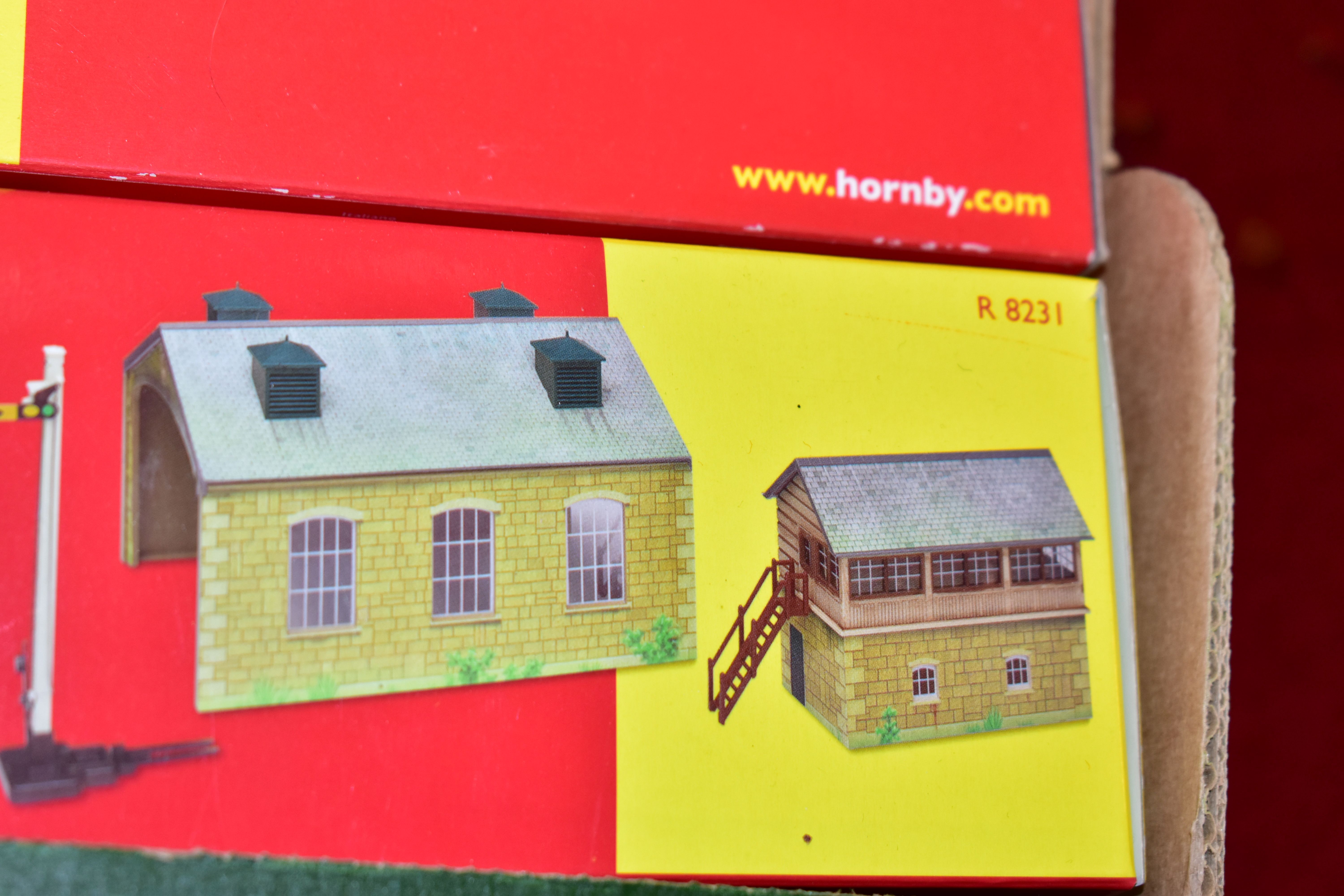 A QUANTITY OF BOXED HORNBY RAILWAYS OO GAUGE ROLLING STOCK AND LINESIDE ACCESSORIES, to include Rail - Image 19 of 23