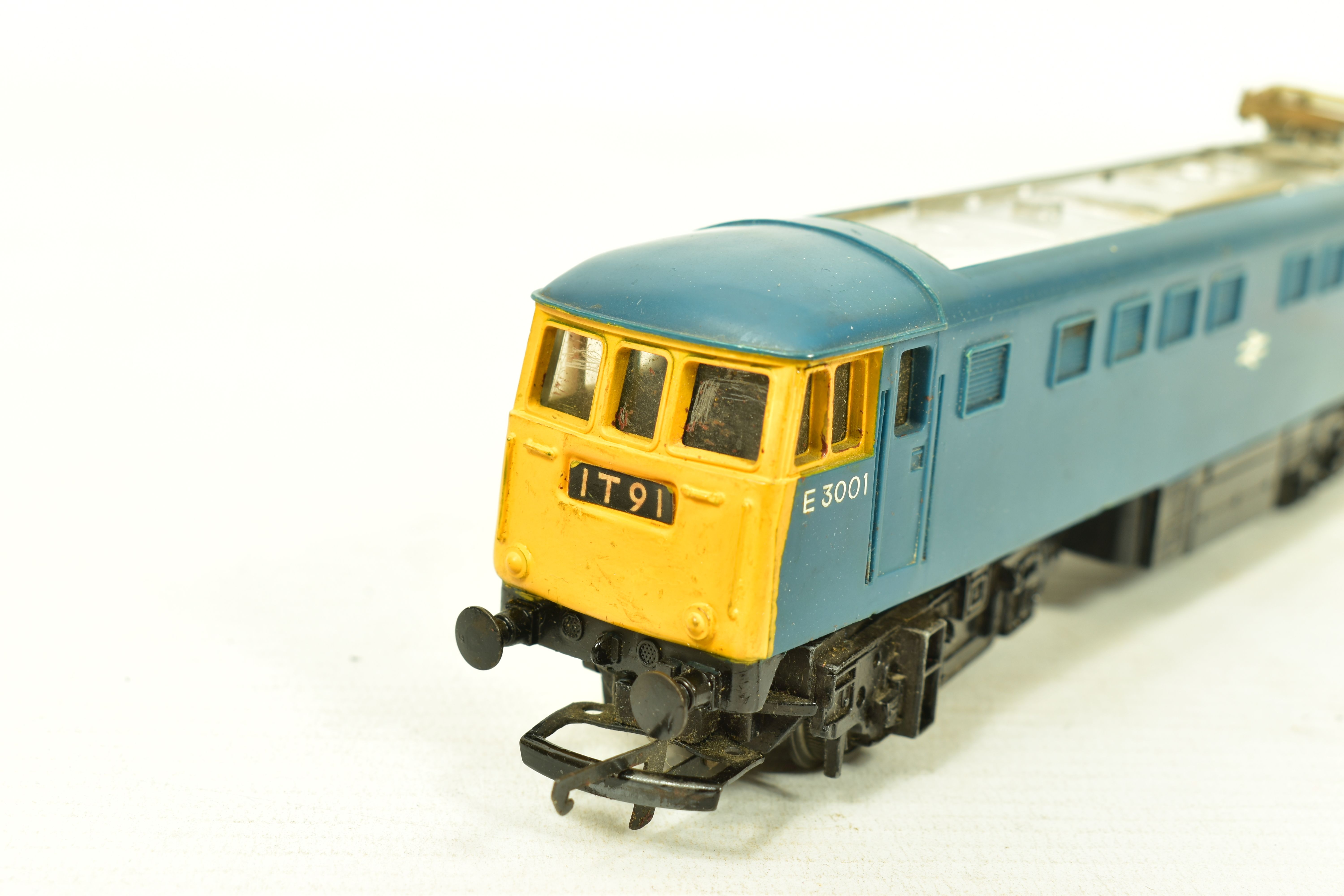 THREE BOXED TRI-ANG OO GAUGE AL1/CLASS 81 LOCOMOTIVES, No.E3001, B.R. blue livery (R753), all in - Image 7 of 7