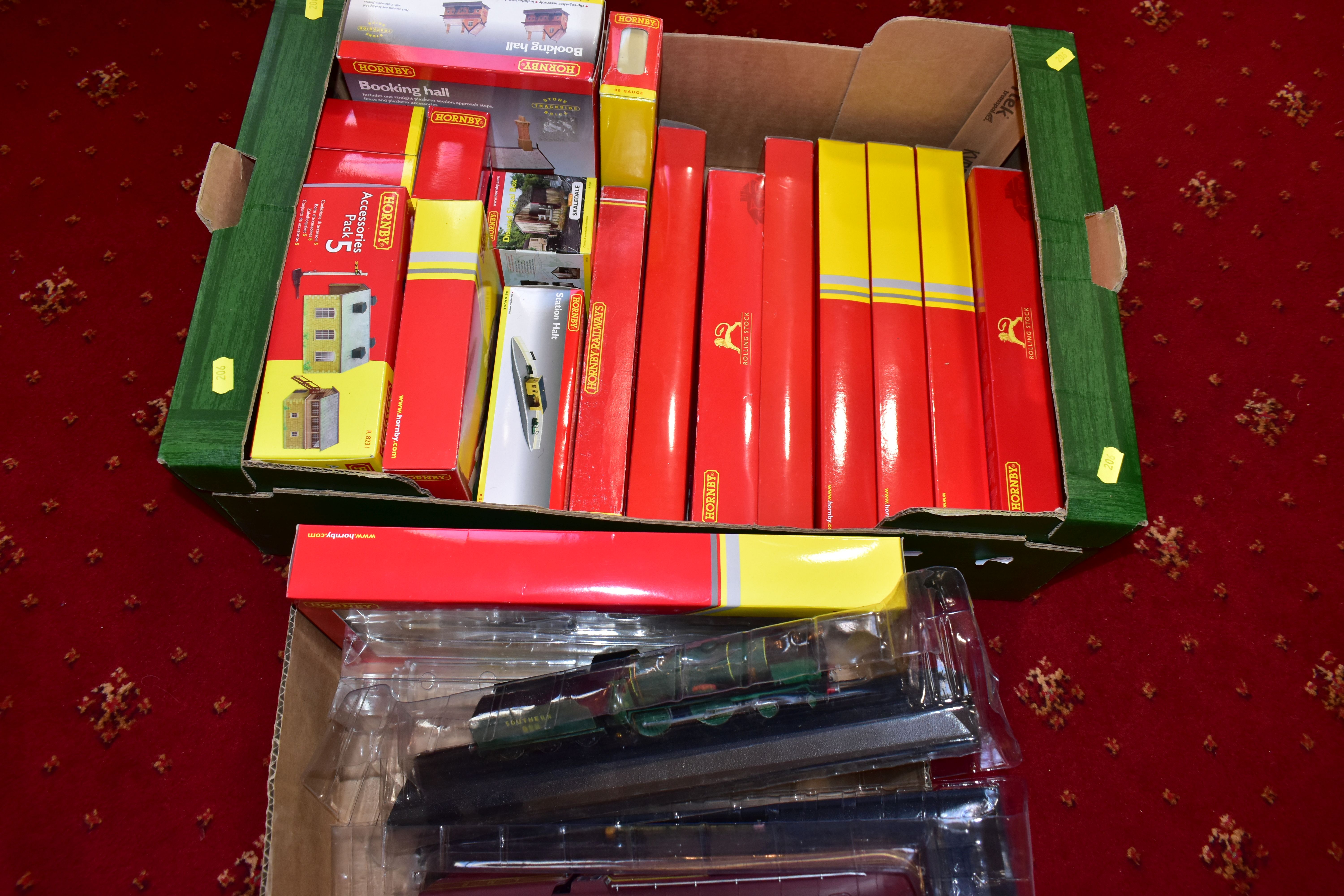 A QUANTITY OF BOXED HORNBY RAILWAYS OO GAUGE ROLLING STOCK AND LINESIDE ACCESSORIES, to include Rail