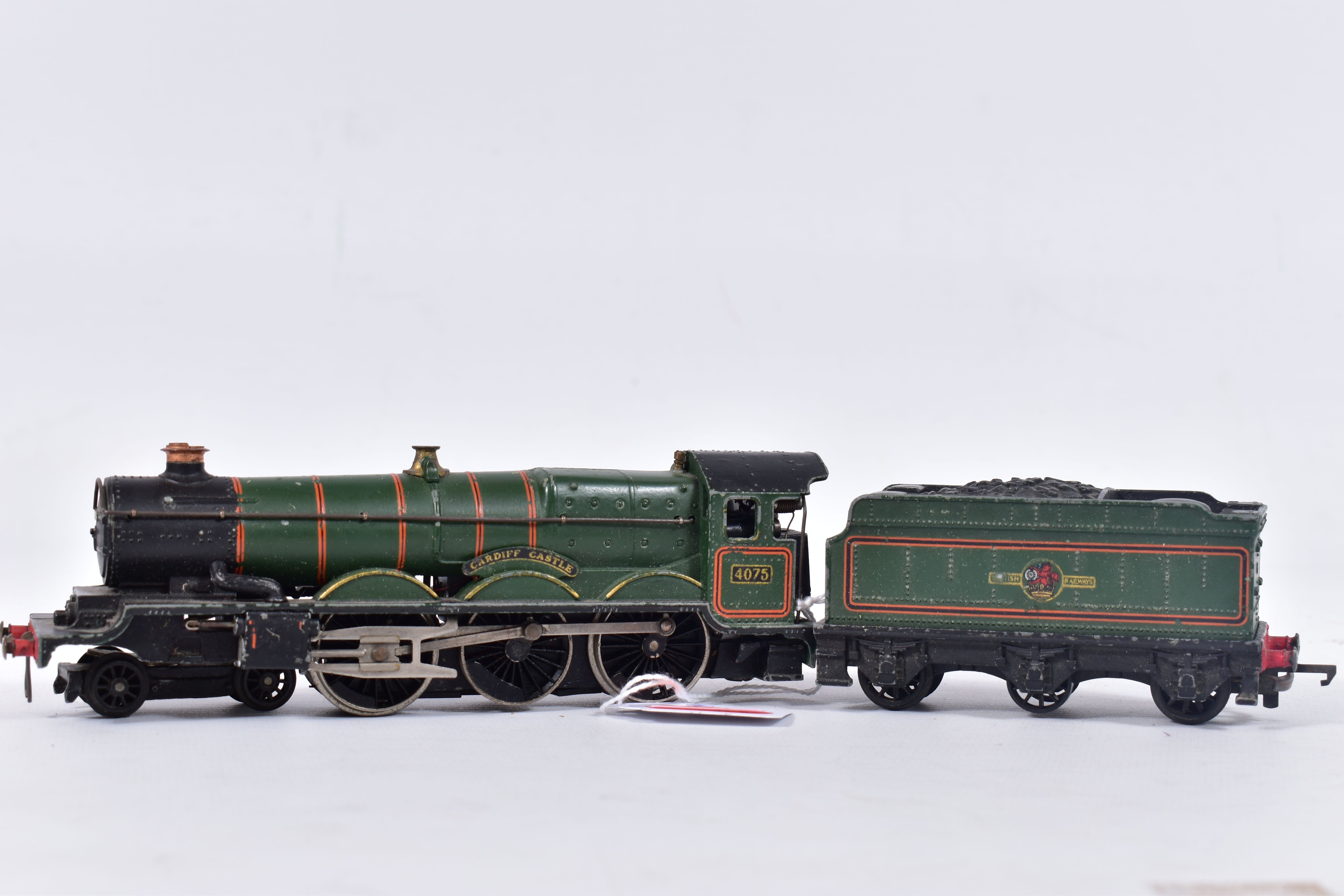 A BOXED HORNBY DUBLO CASTLE CLASS LOCOMOTIVE, 'Cardiff Castle' No.4075, B.R. lined green livery (
