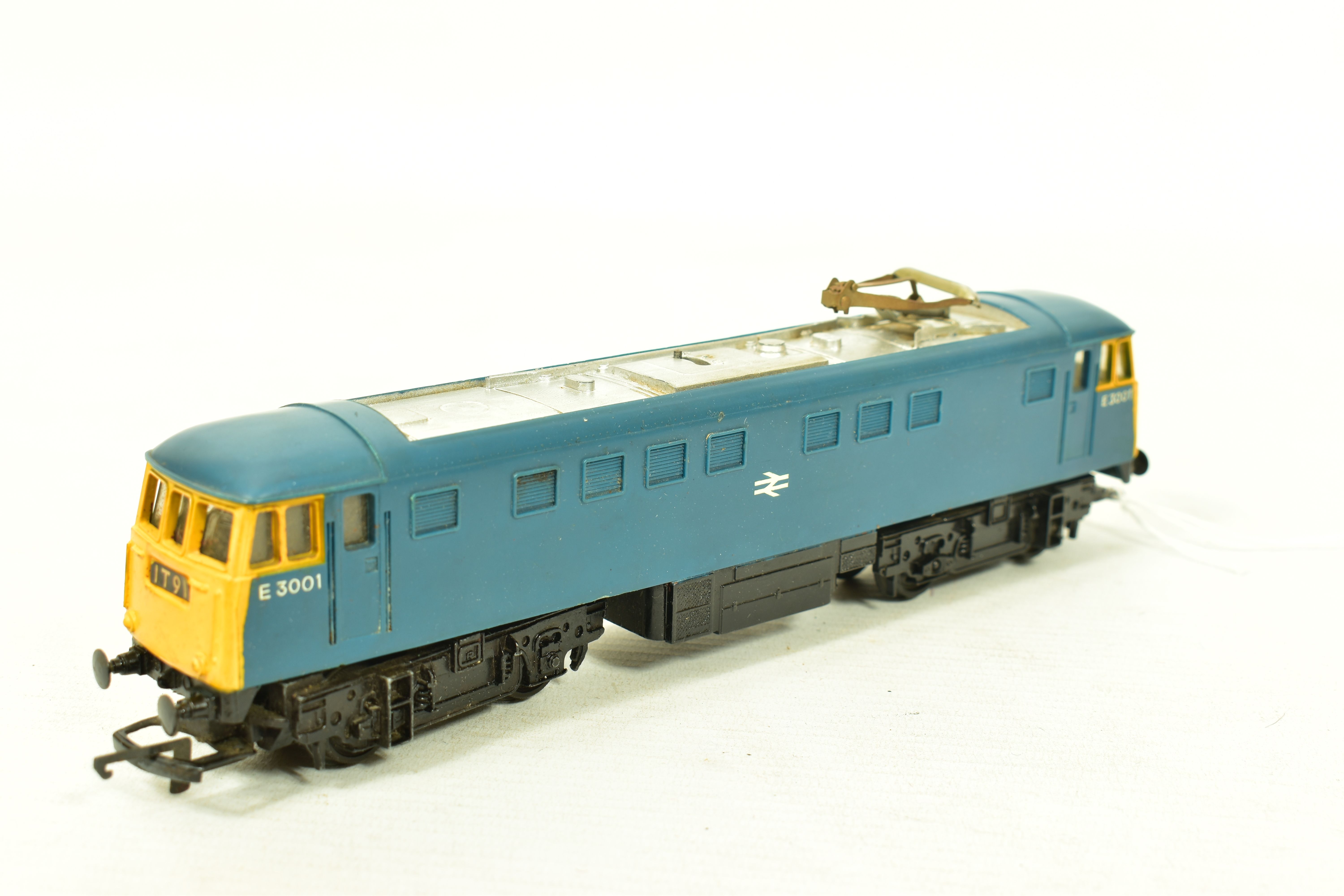 THREE BOXED TRI-ANG OO GAUGE AL1/CLASS 81 LOCOMOTIVES, No.E3001, B.R. blue livery (R753), all in - Image 6 of 7