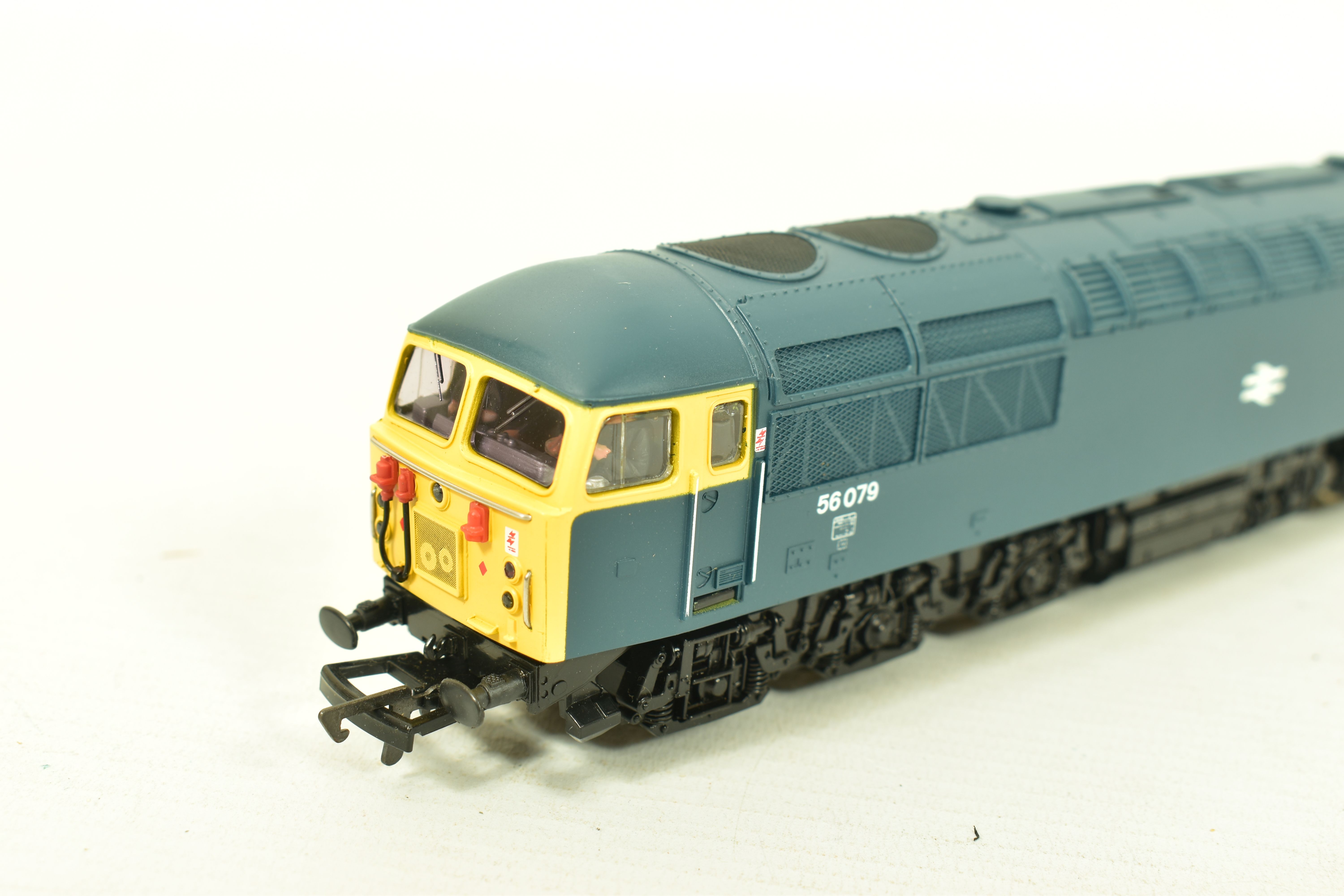 THREE BOXED MAINLINE OO GAUGE LOCOMOTIVES, 2 x class 45 Peak 'The Manchester Regiment' No. 45 039 ( - Image 3 of 9