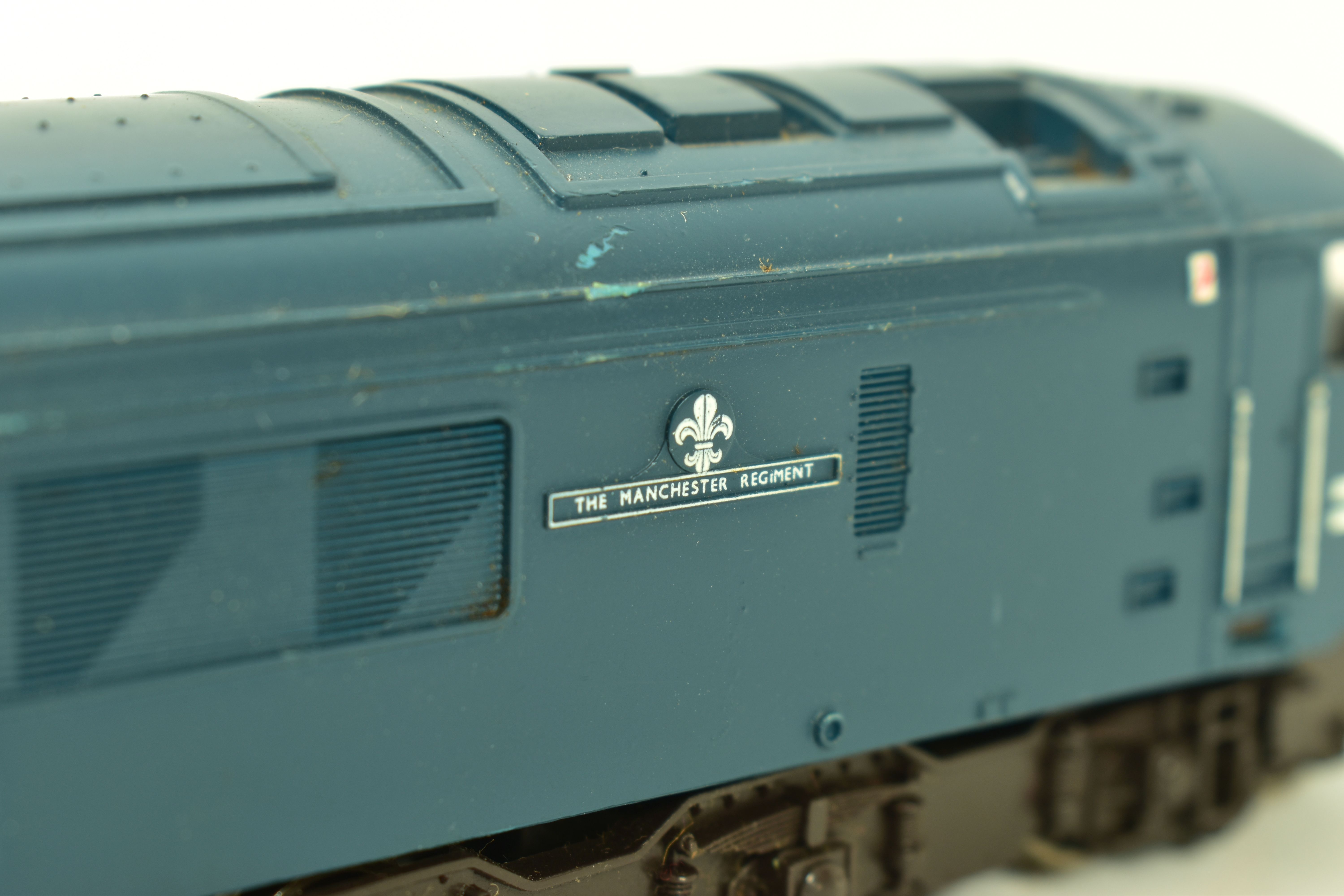 THREE BOXED MAINLINE OO GAUGE LOCOMOTIVES, 2 x class 45 Peak 'The Manchester Regiment' No. 45 039 ( - Image 8 of 9