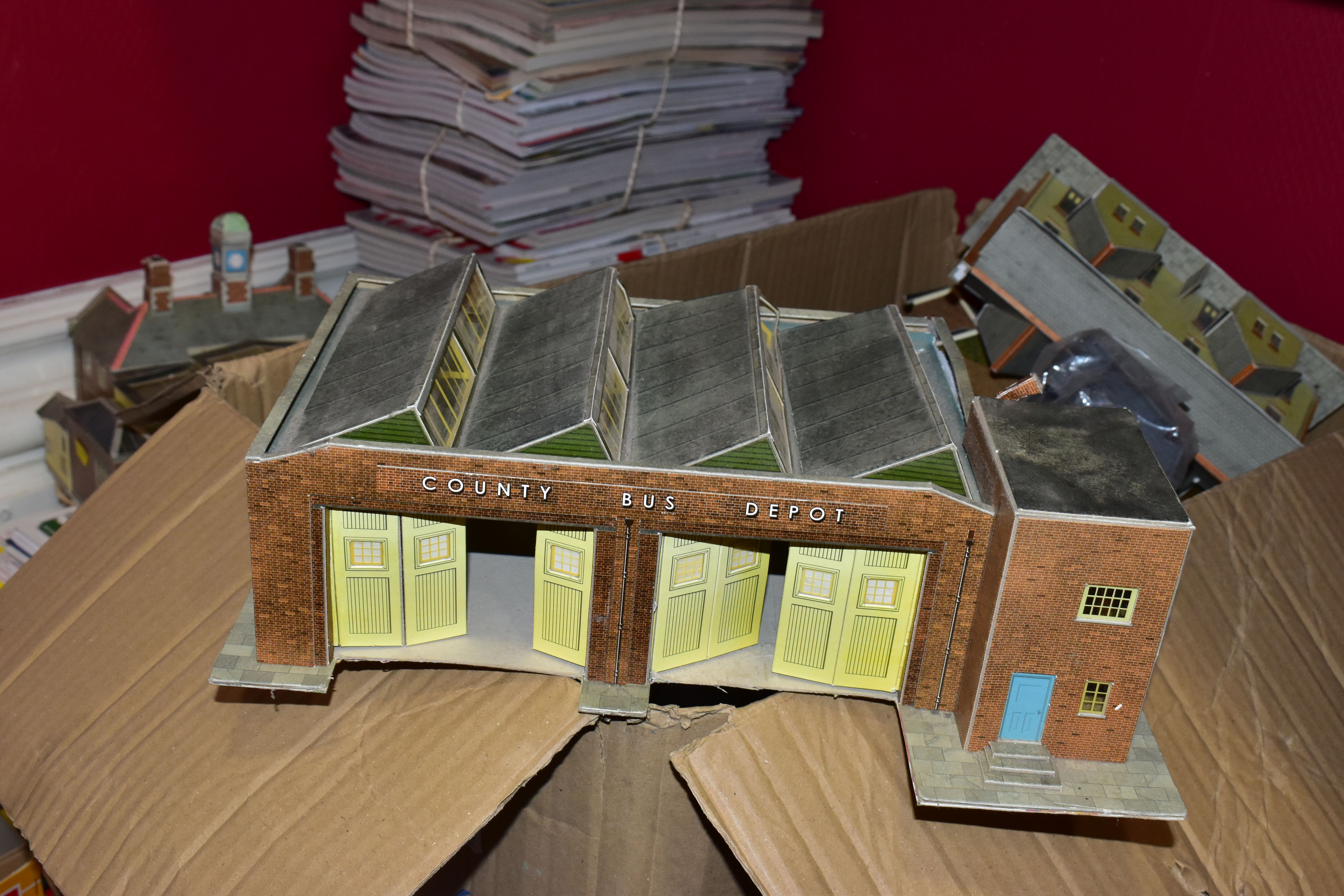 A QUANTITY OF CONSTRUCTED OO/HO GAUGE LINESIDE BUILDINGS, quantity of model railway and Hobbies - Image 10 of 14