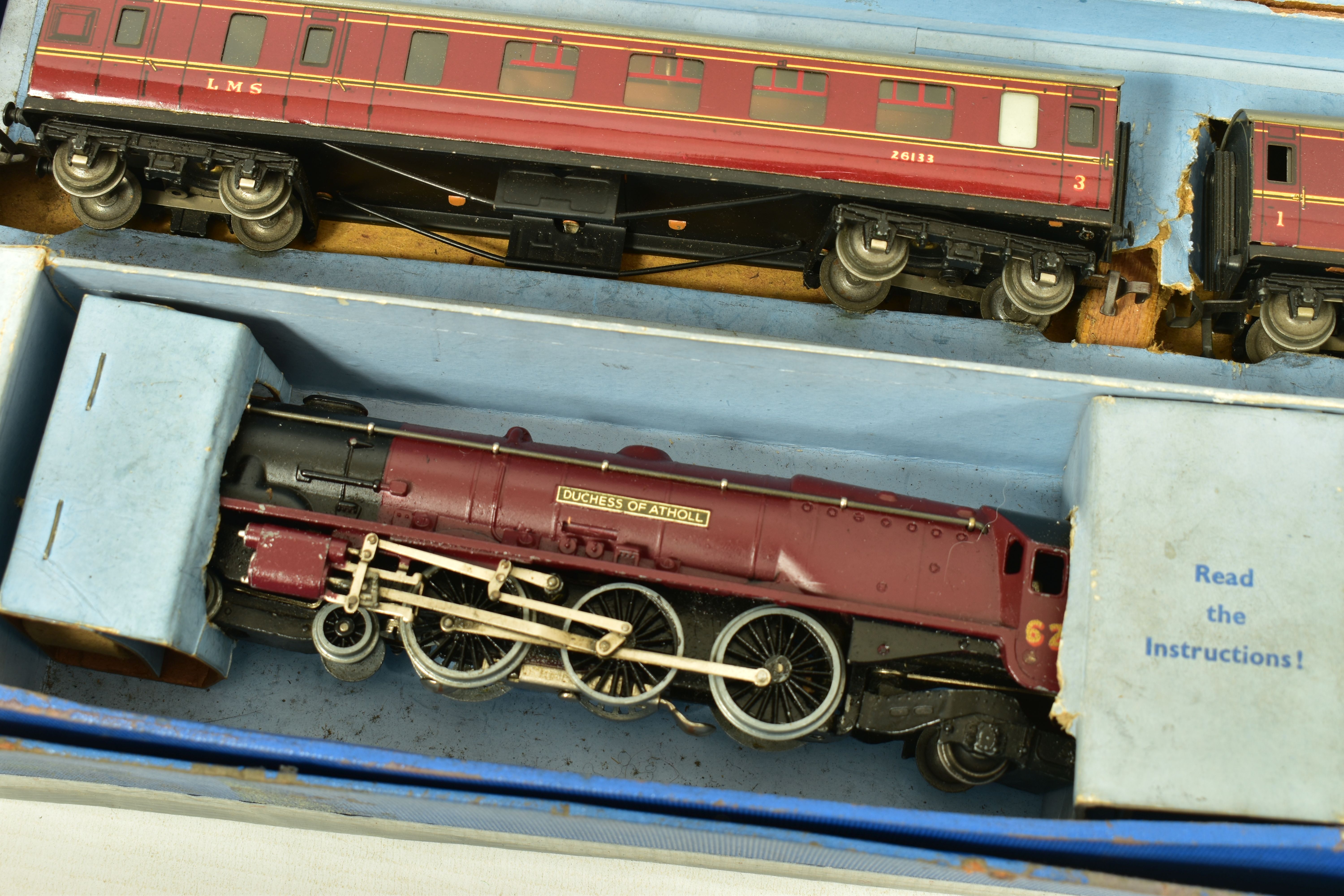 A BOXED HORNBY DUBLO 'DUCHESS OF ATHOLL' TRAIN SET, No.EDP2, comprising Duchess class locomotive ' - Image 4 of 9