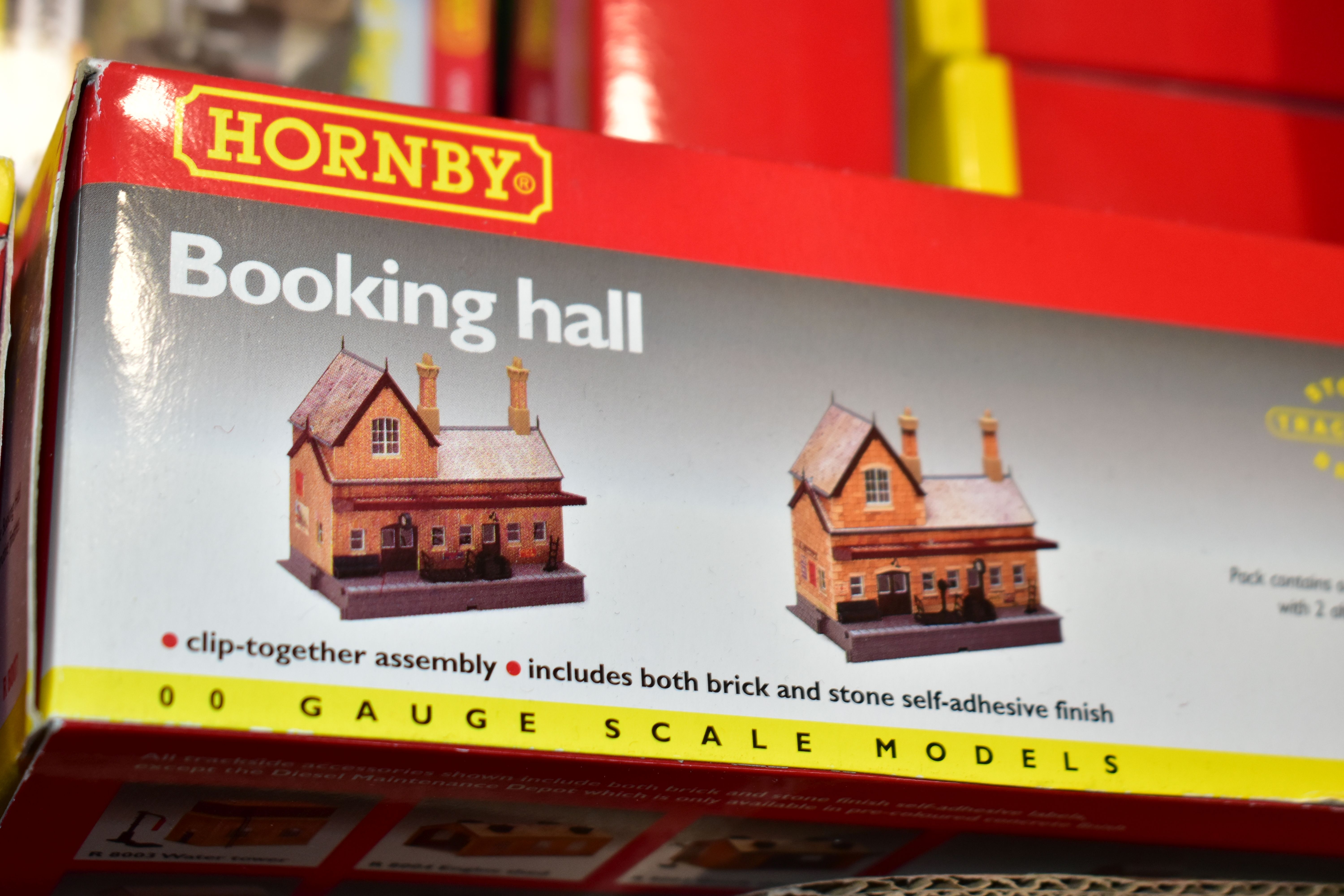A QUANTITY OF BOXED HORNBY RAILWAYS OO GAUGE ROLLING STOCK AND LINESIDE ACCESSORIES, to include Rail - Image 20 of 23