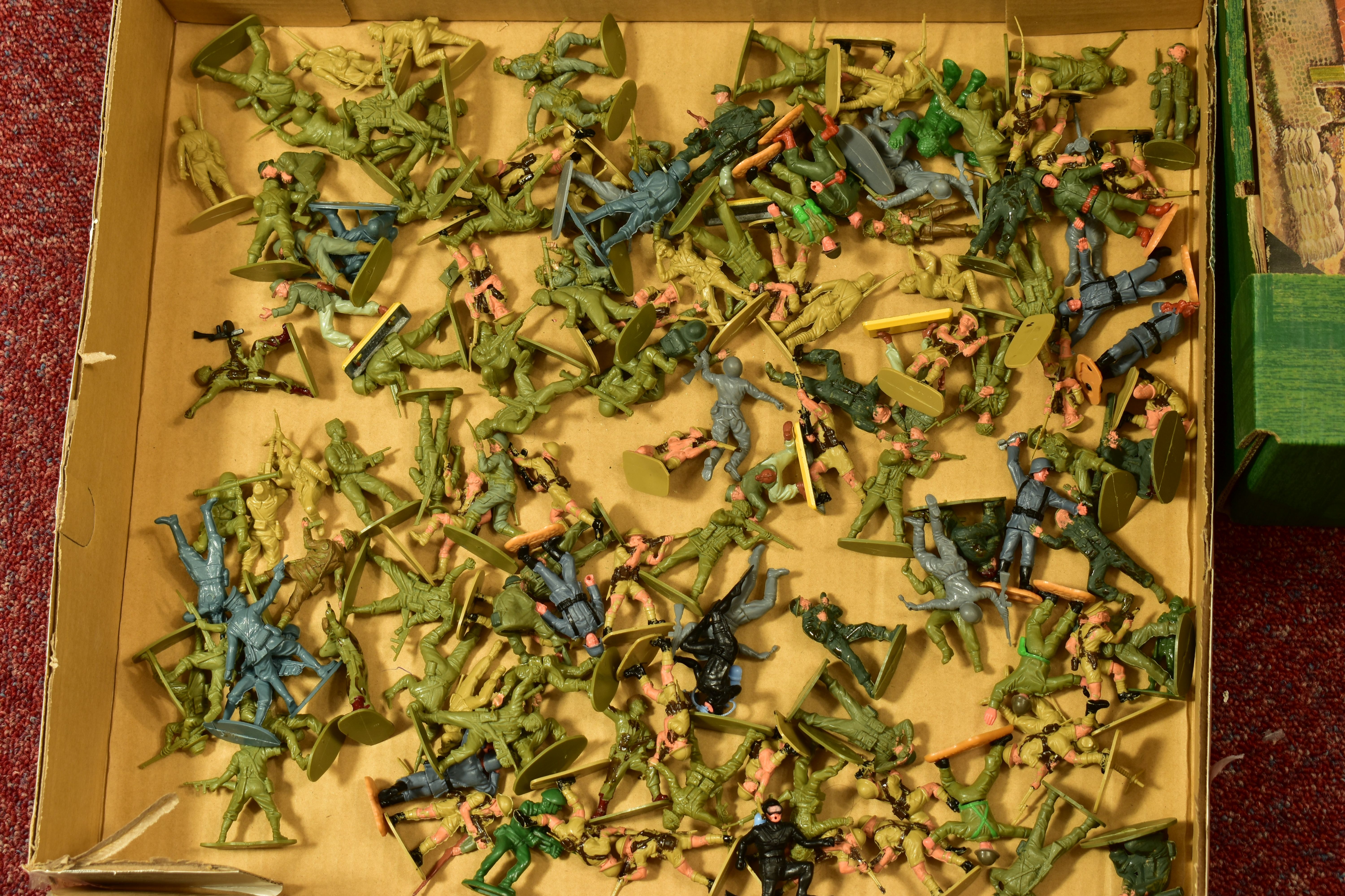 THREE TRAYS OF PLASTIC MILITARY FIGURES AND DIE-CAST MILITARY VEHICLES, to include an AF Airfix - Image 3 of 5